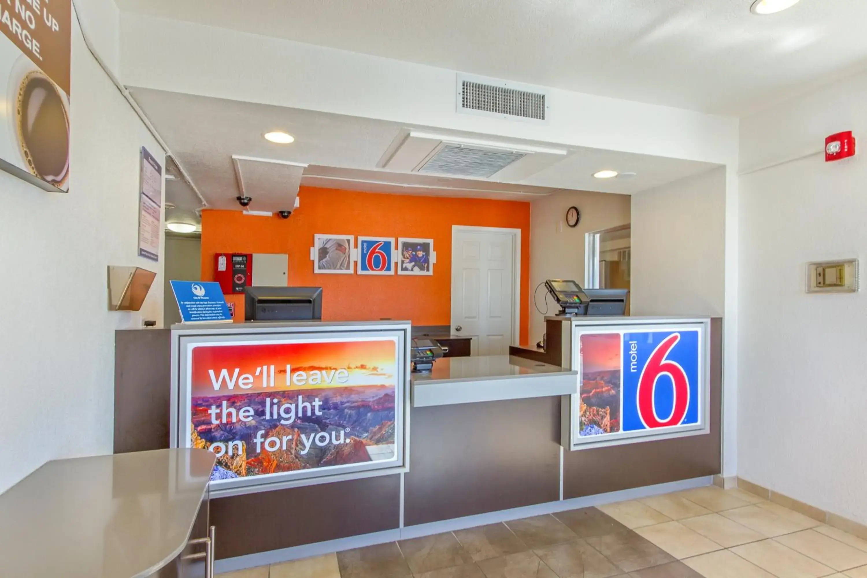 Lobby or reception, Lobby/Reception in Motel 6-Phoenix, AZ - North Bell Road