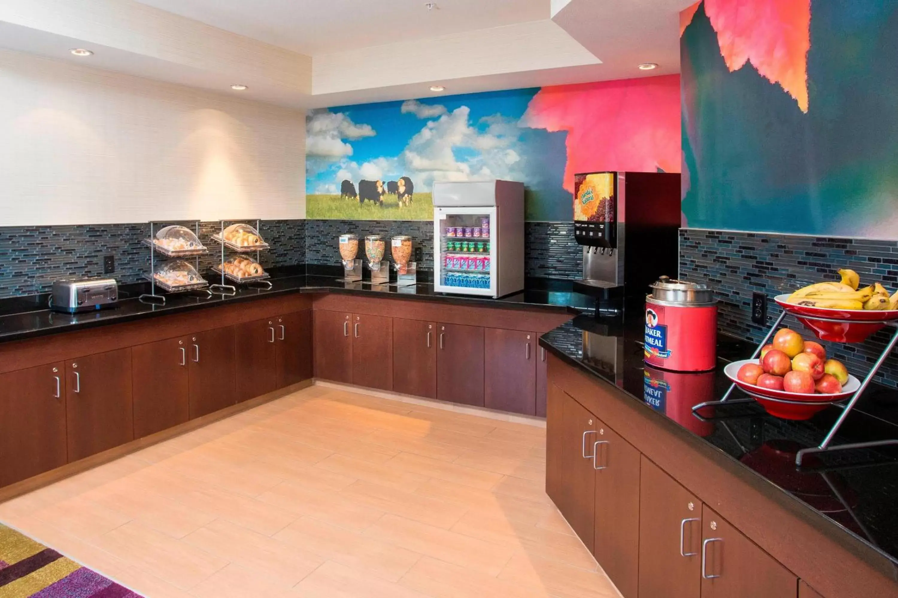 Breakfast, Kitchen/Kitchenette in Fairfield Inn & Suites by Marriott Terre Haute
