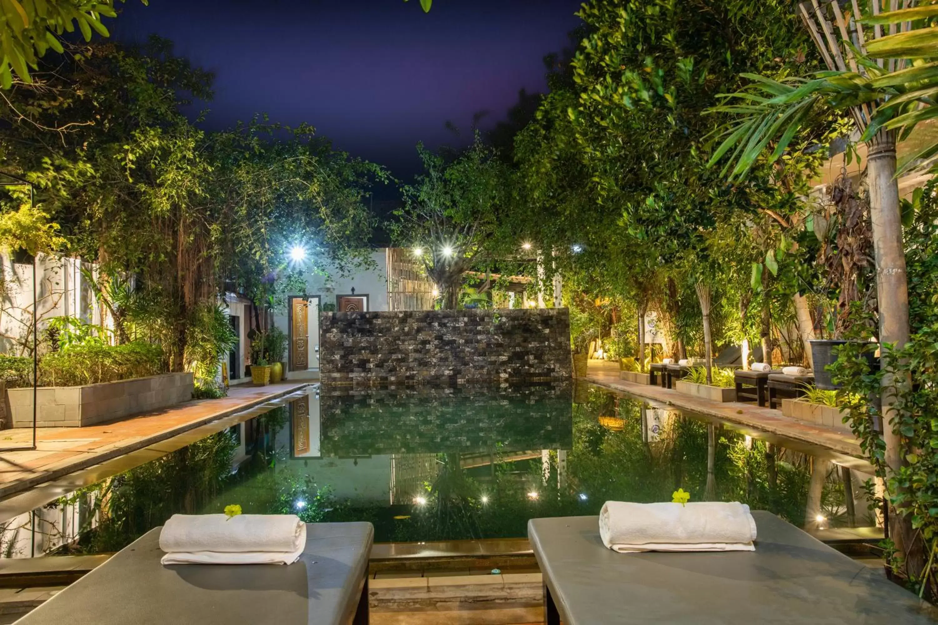 Pool view, Swimming Pool in Indra Porak Residence Hotel