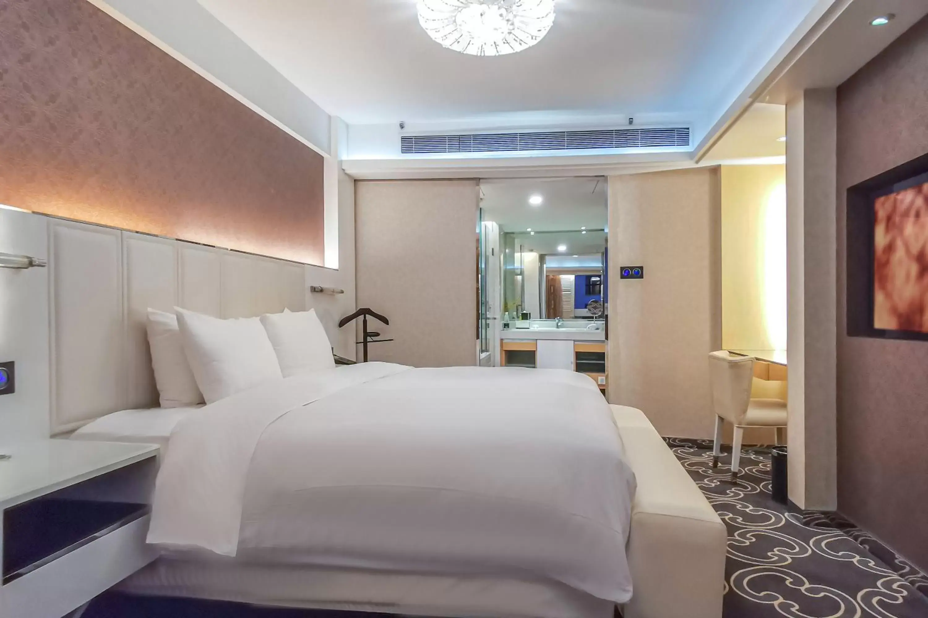 Bedroom, Bed in Nanjing Central Hotel