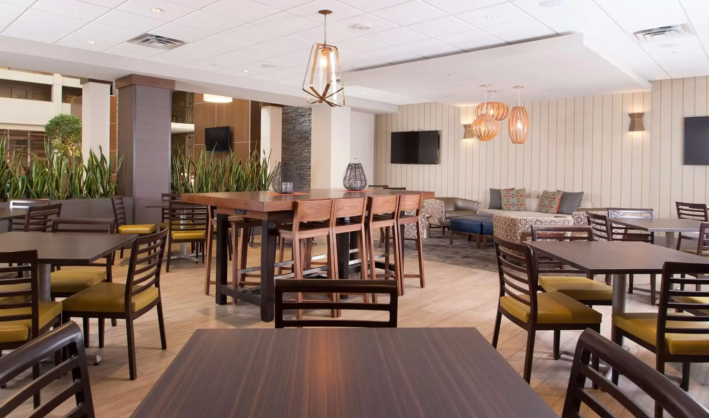 Restaurant/Places to Eat in Embassy Suites by Hilton Bloomington/Minneapolis