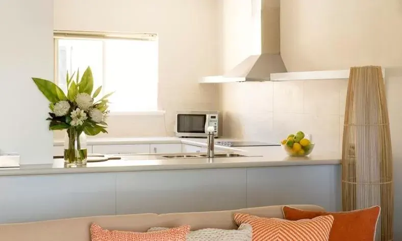 Kitchen or kitchenette, Kitchen/Kitchenette in The Marina Hotel - Mindarie