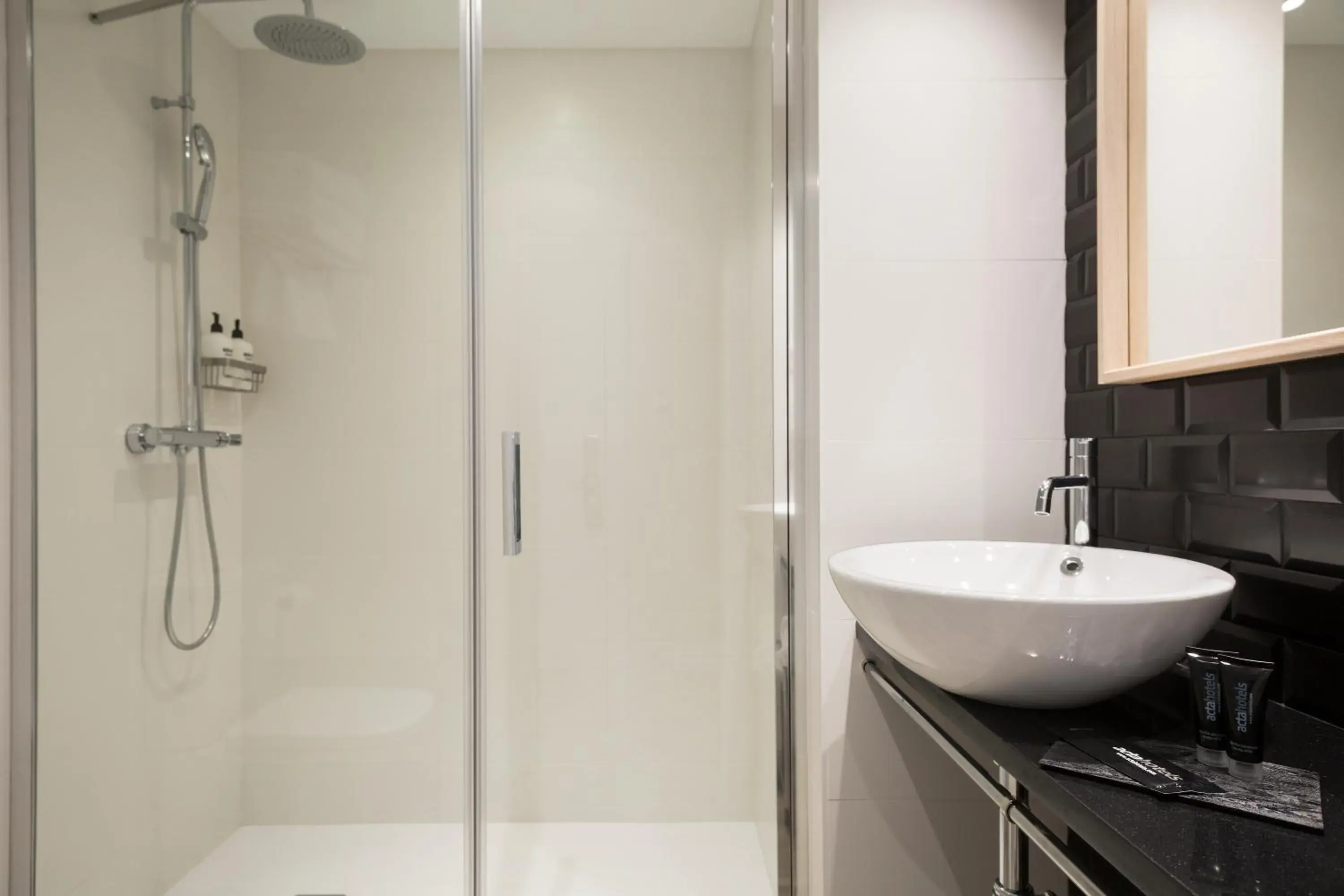 Shower, Bathroom in Acta BCN 40