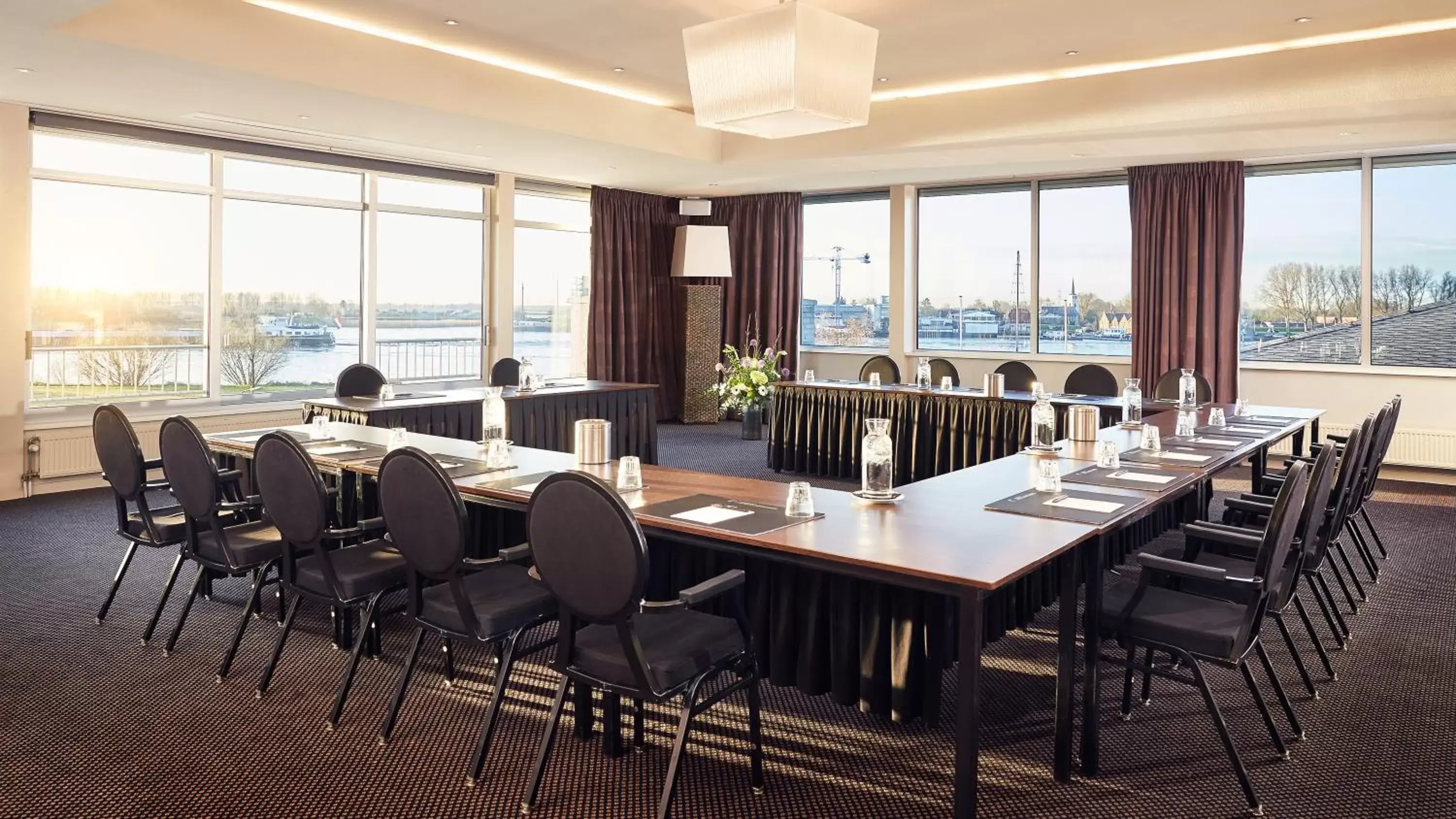 Property building in Van der Valk Hotel ARA Zwijndrecht