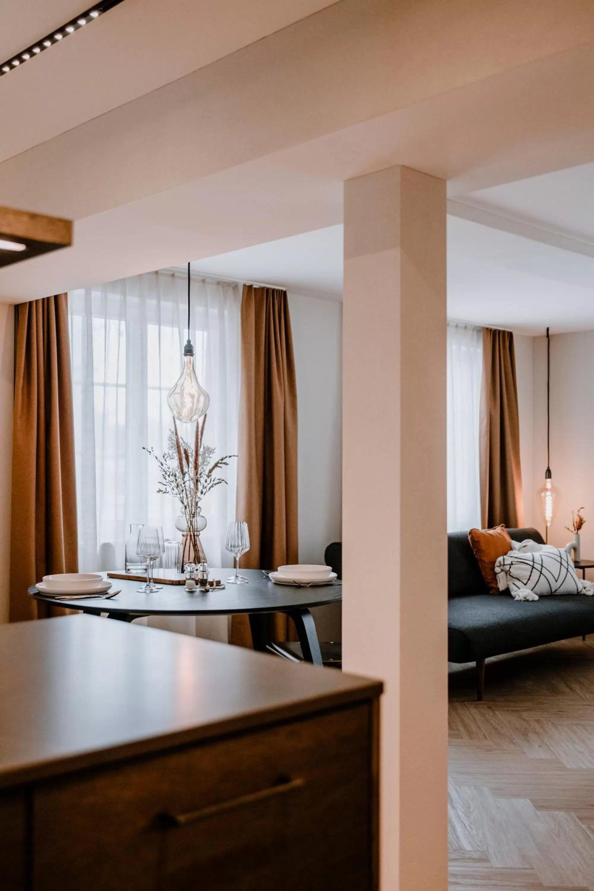 Seating area, Bed in Hotel Müllers Self-Check-In