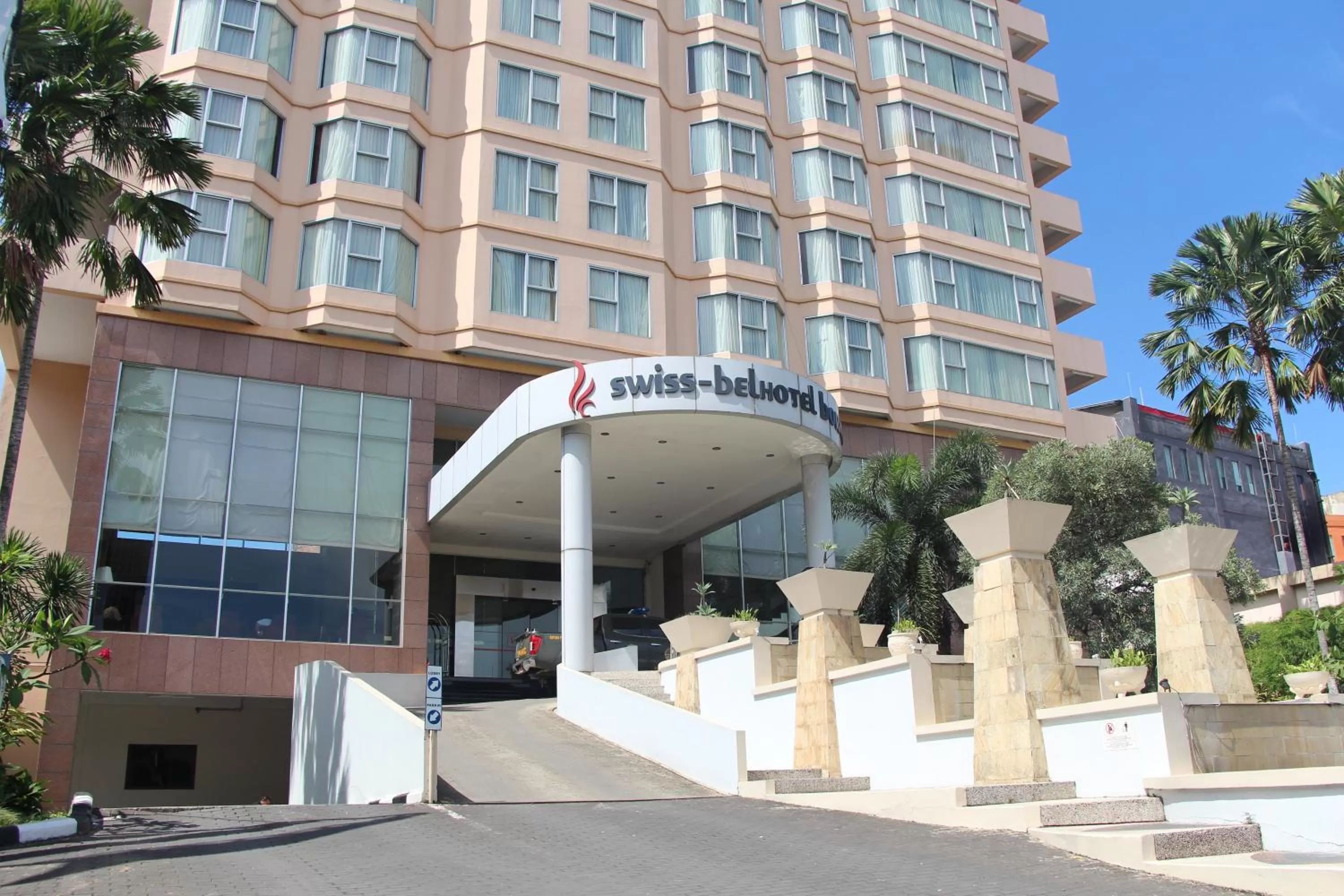 Facade/entrance in Swiss-Belhotel Borneo Samarinda
