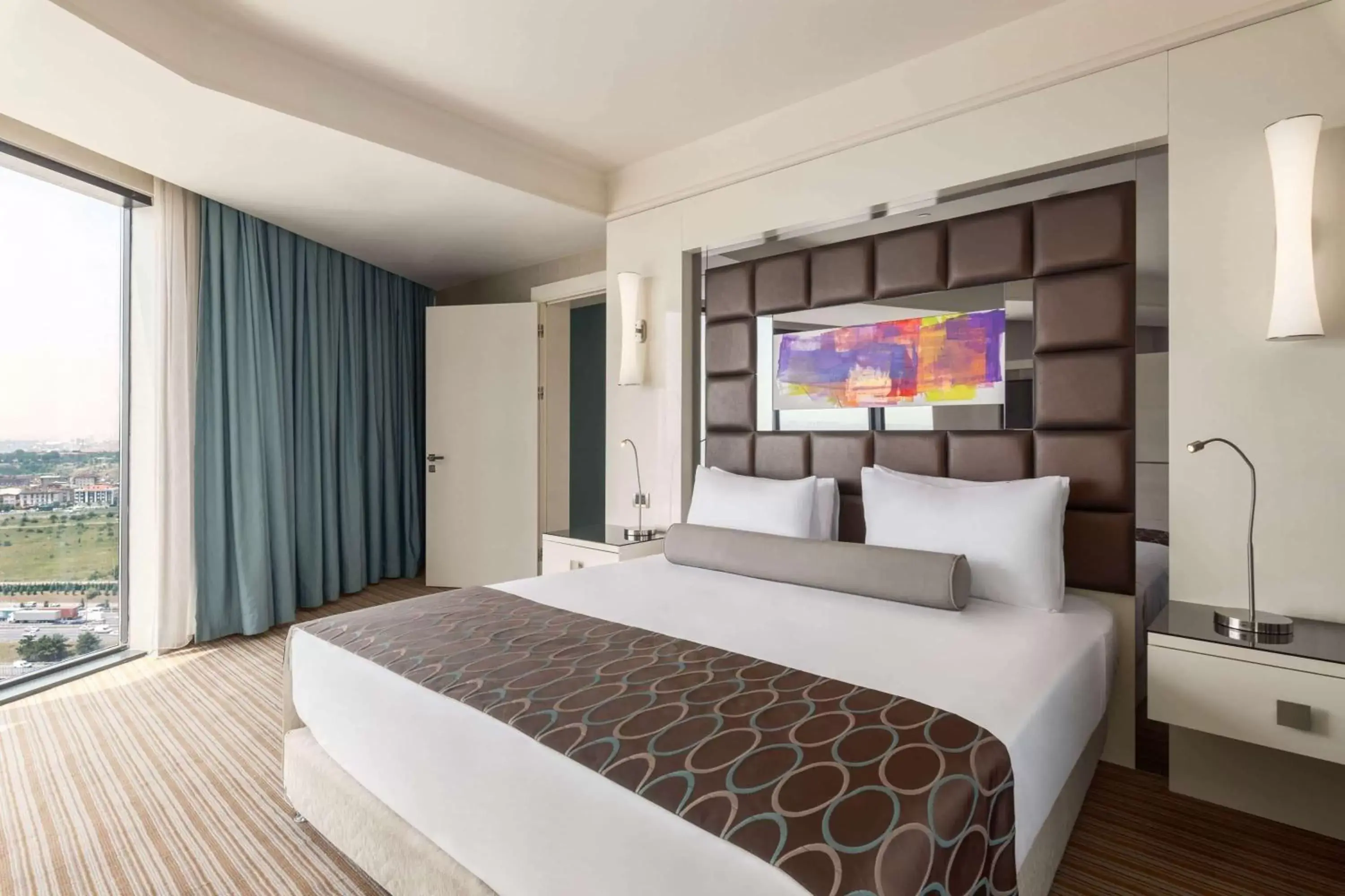 Photo of the whole room, Bed in Ramada Plaza By Wyndham Istanbul Tekstilkent