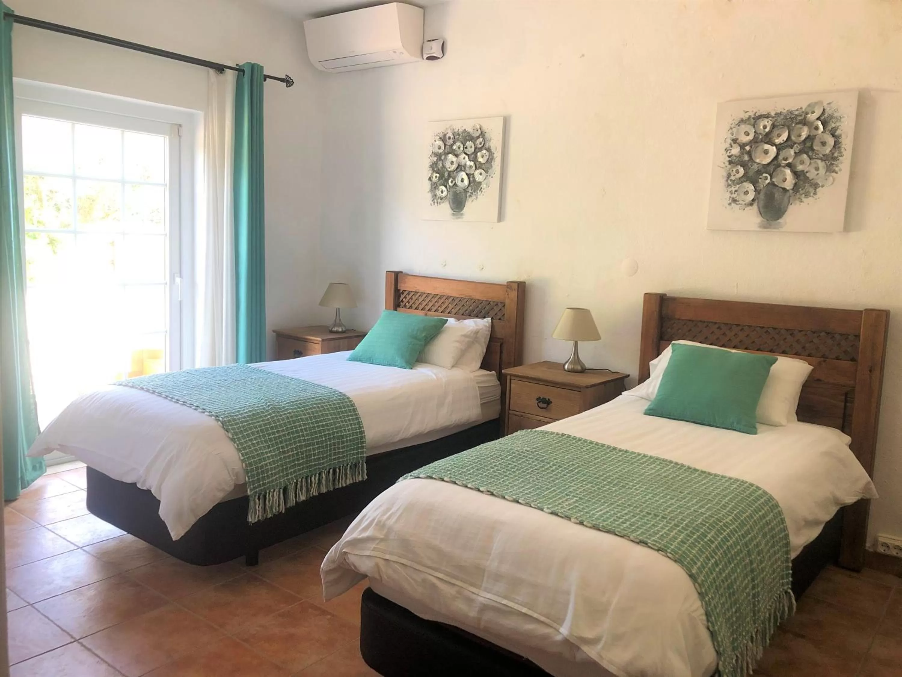 Twin Room with Terrace in Casa Jardim Oasis