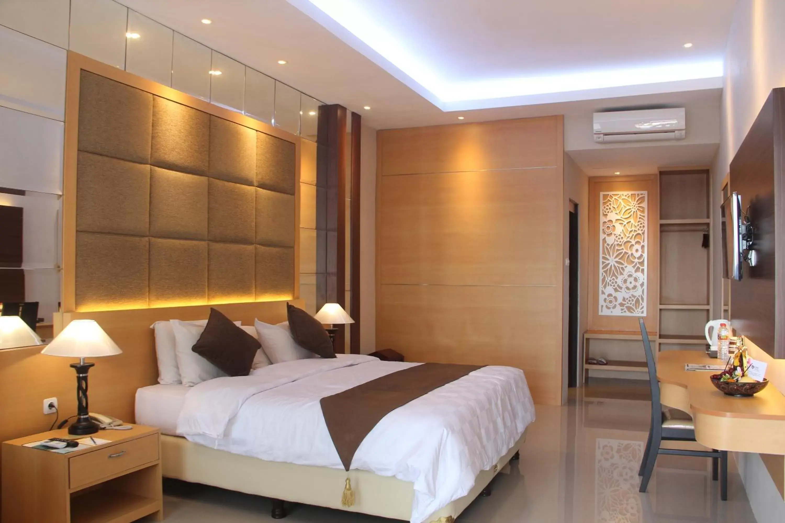 Bedroom, Bed in Inna Tretes Hotel & Resort
