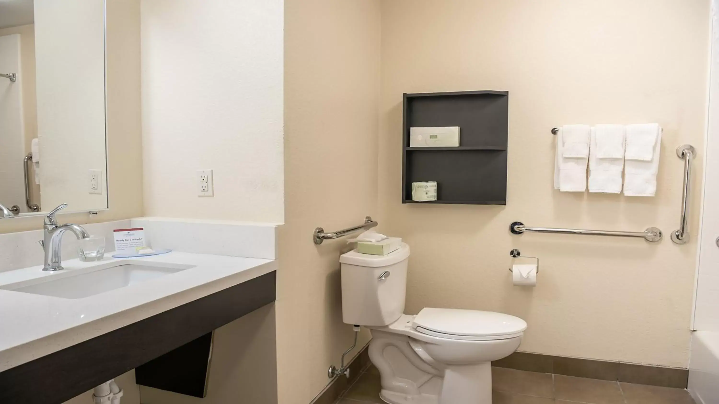 Photo of the whole room, Bathroom in Candlewood Suites Bay City, an IHG Hotel