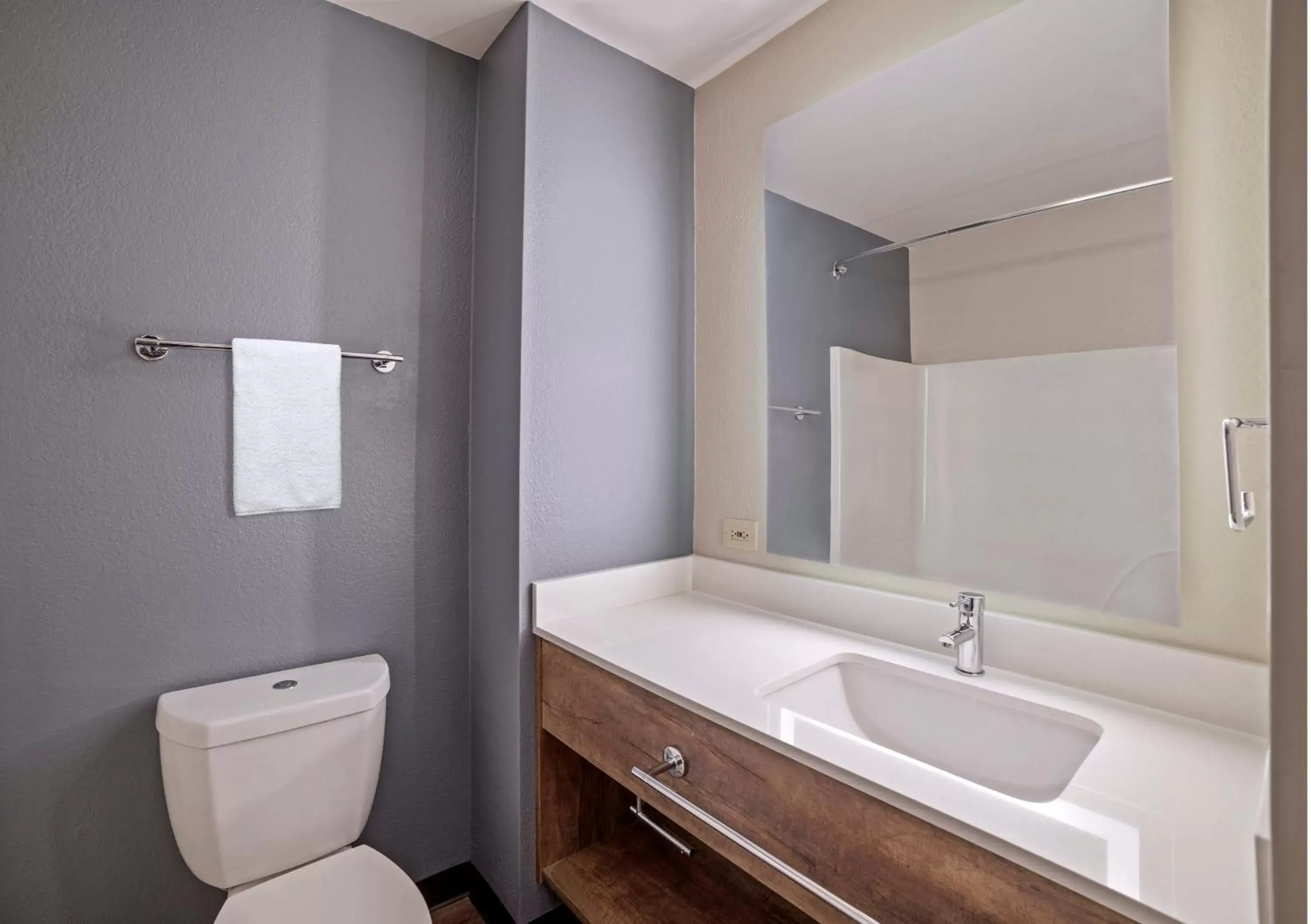 Bathroom in Extended Stay America Suites - San Jose - Mountain View