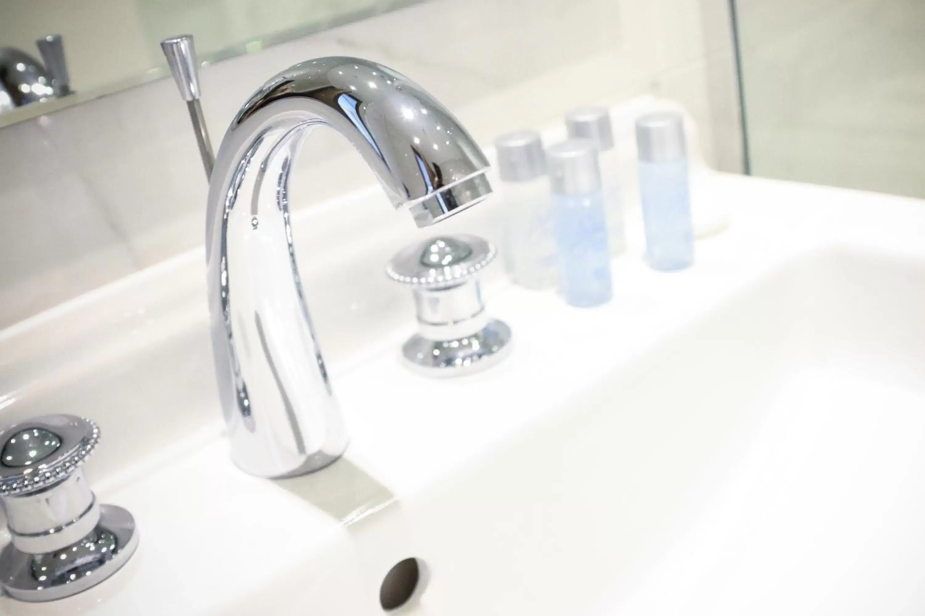 Bathroom, Coffee/Tea Facilities in The Residence Hotel at The Nottinghamshire Golf & Country Club