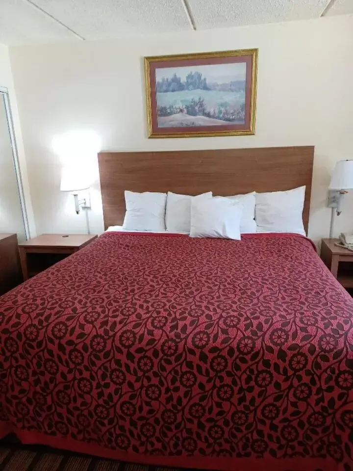 Bed in Days Inn & Suites by Wyndham Laredo