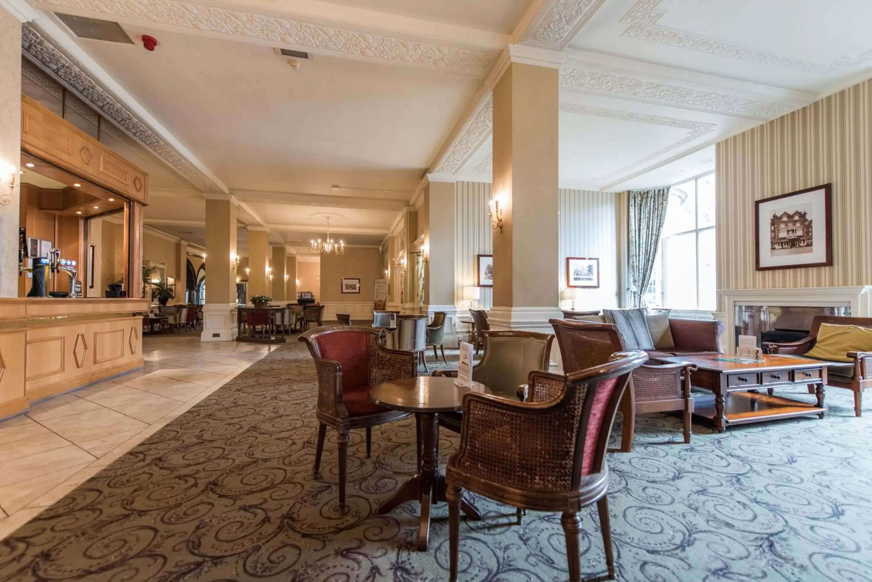 Lounge or bar, Restaurant/Places to Eat in Cairn Hotel