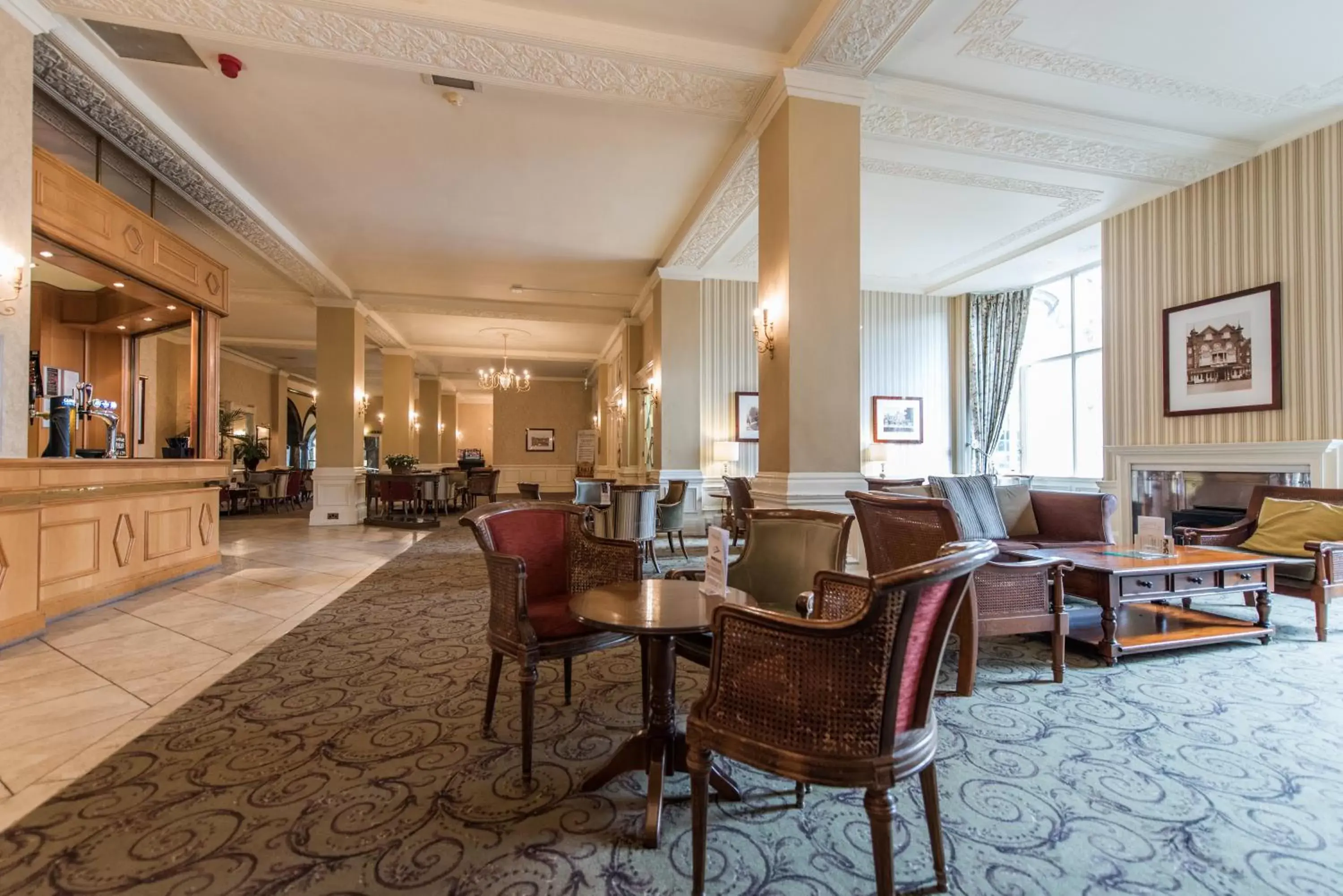 Lounge or bar in Cairn Hotel Lounge or bar in Cairn Hotel