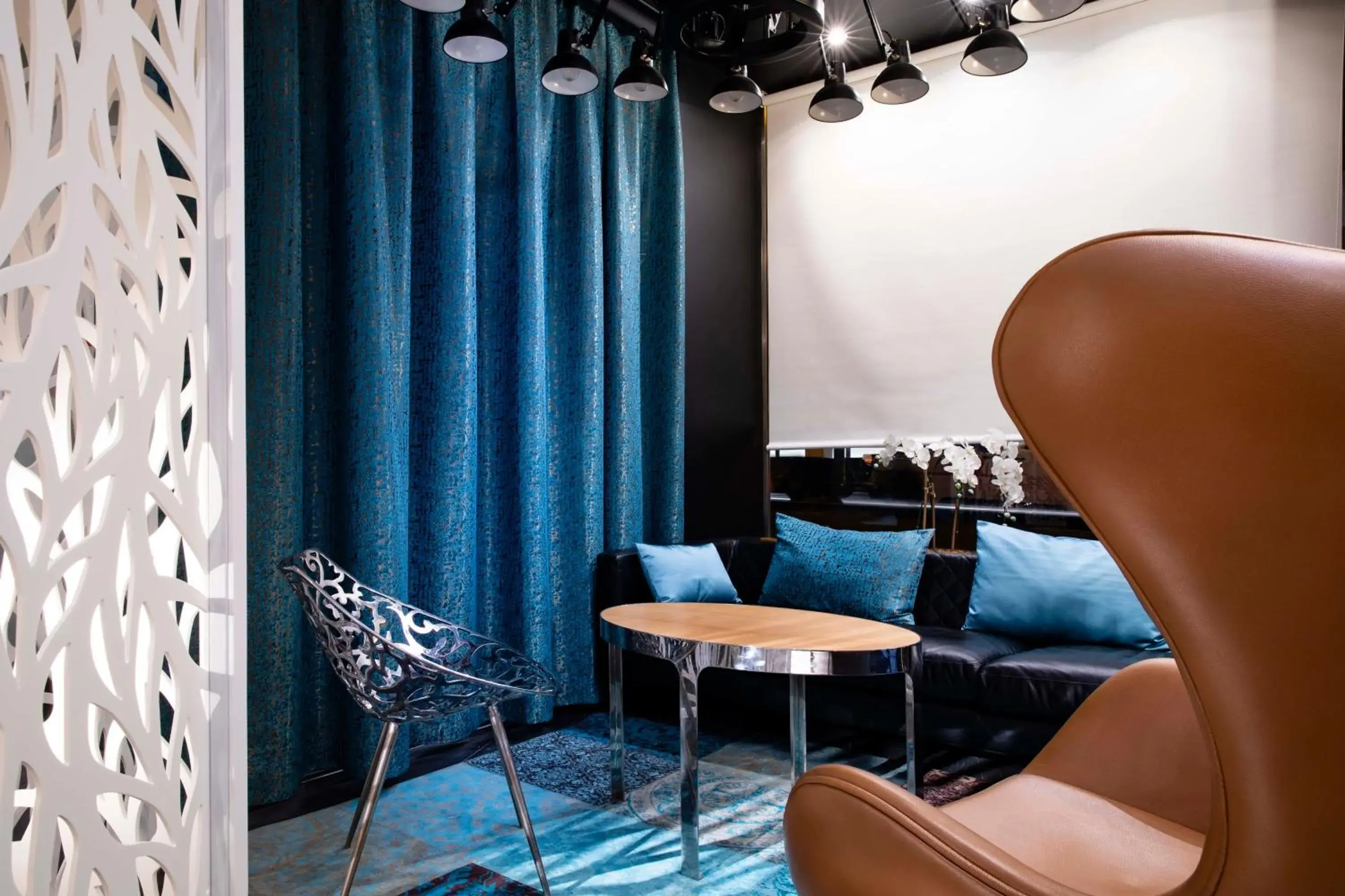 Communal lounge/ TV room, Seating Area in Hotel Montparnasse Saint Germain