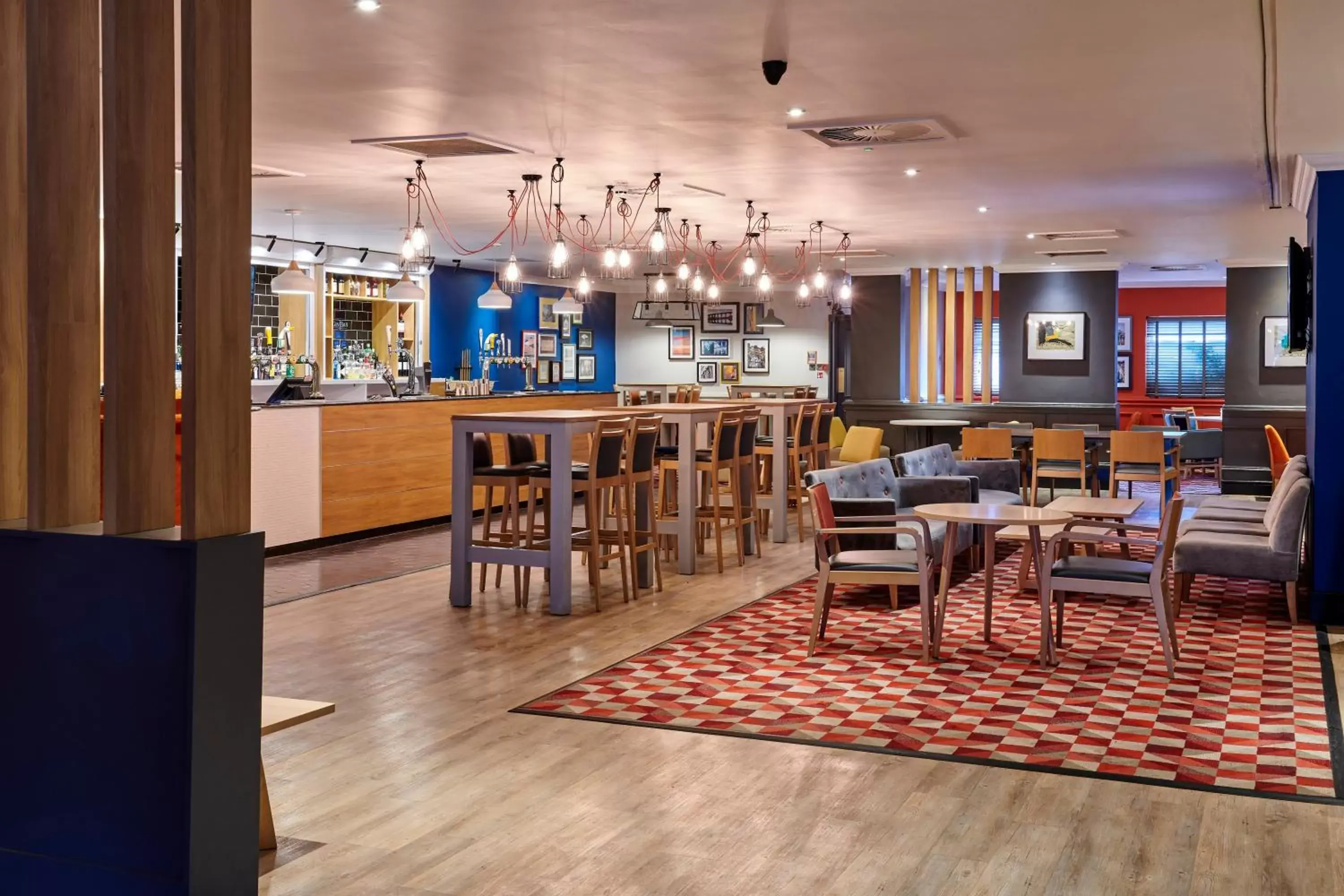 Restaurant/places to eat, Lounge/Bar in Holiday Inn Leeds Garforth, an IHG Hotel