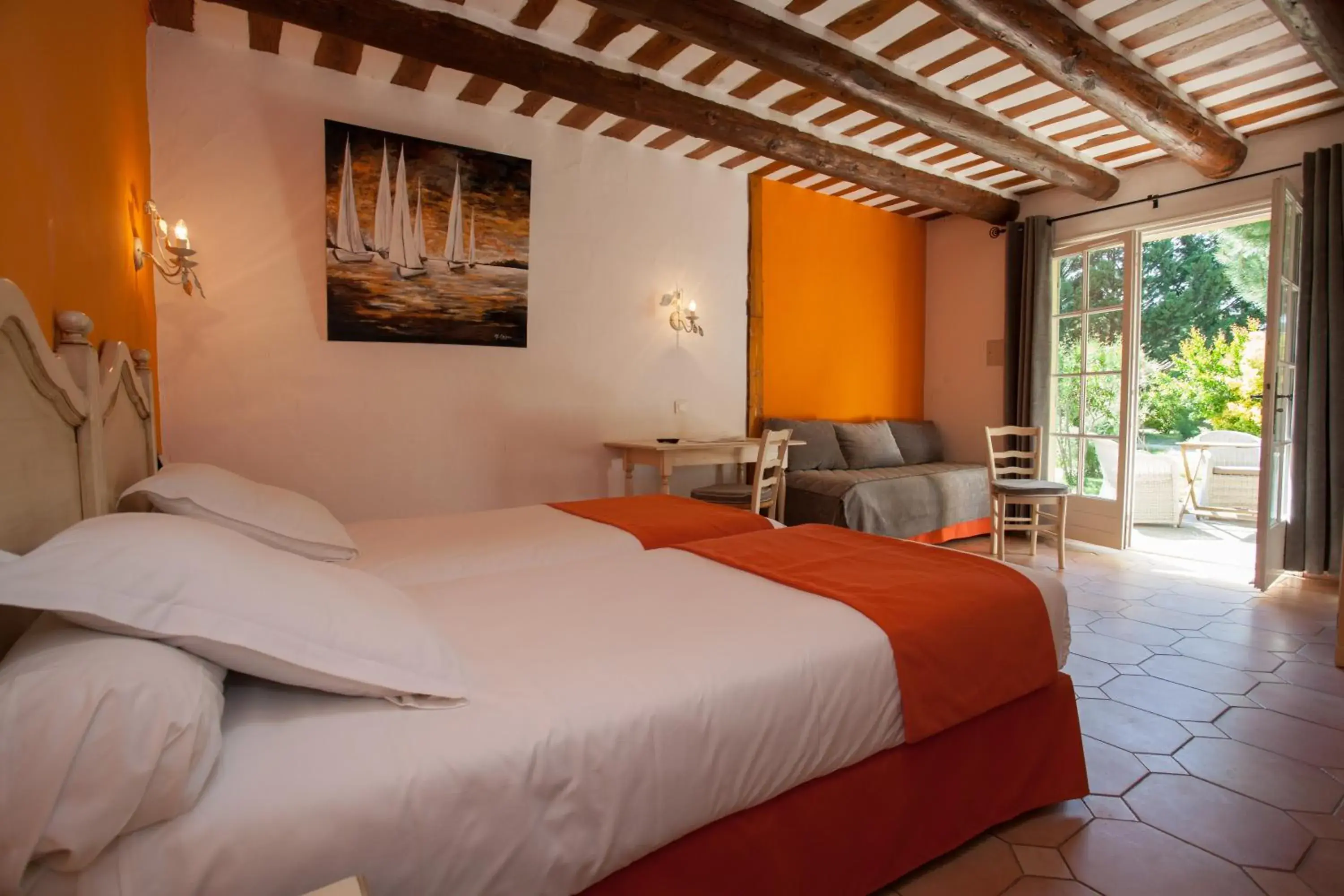 Photo of the whole room, Bed in Le Mas Des Sables