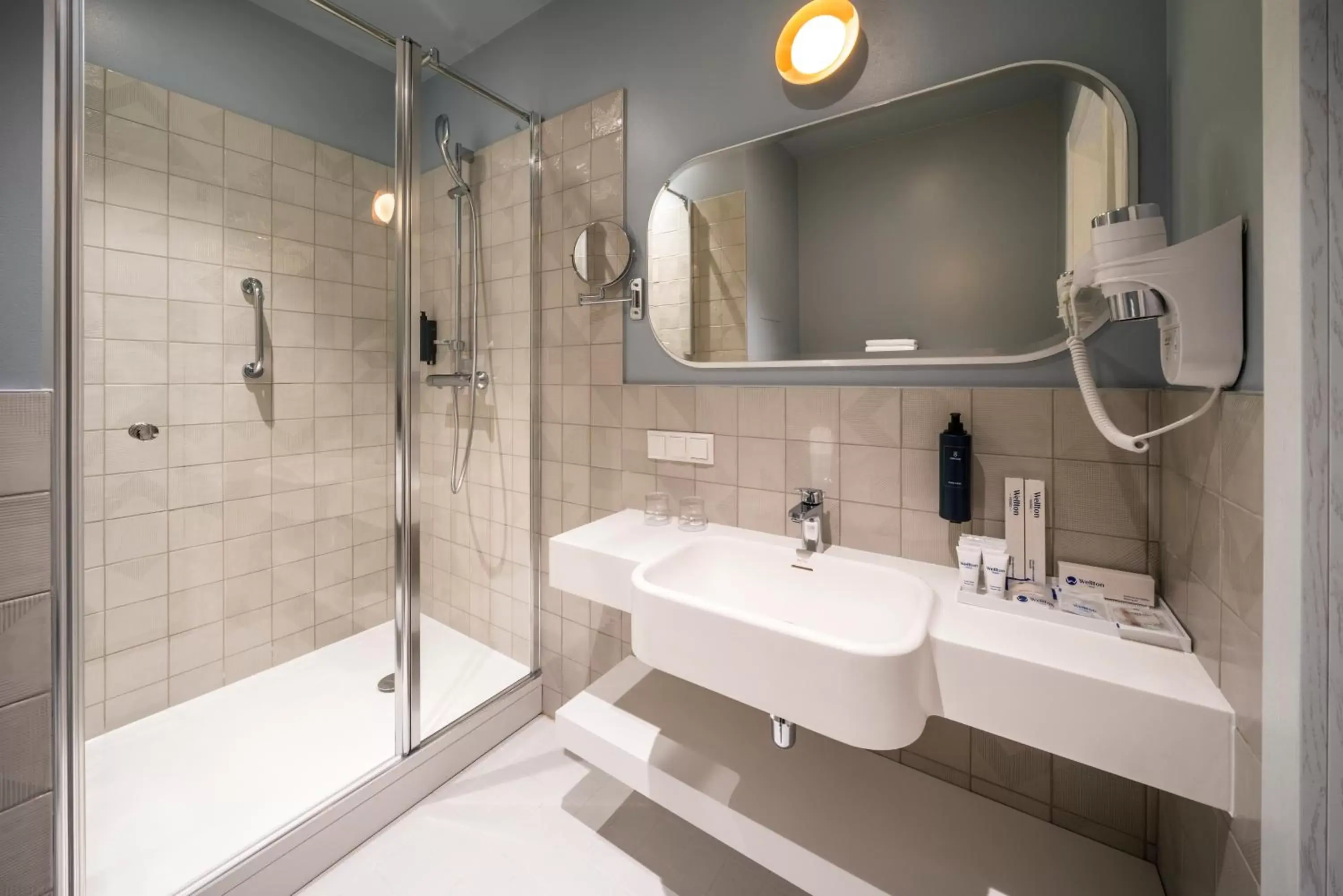 Shower, Bathroom in Wellton Riverside SPA Hotel