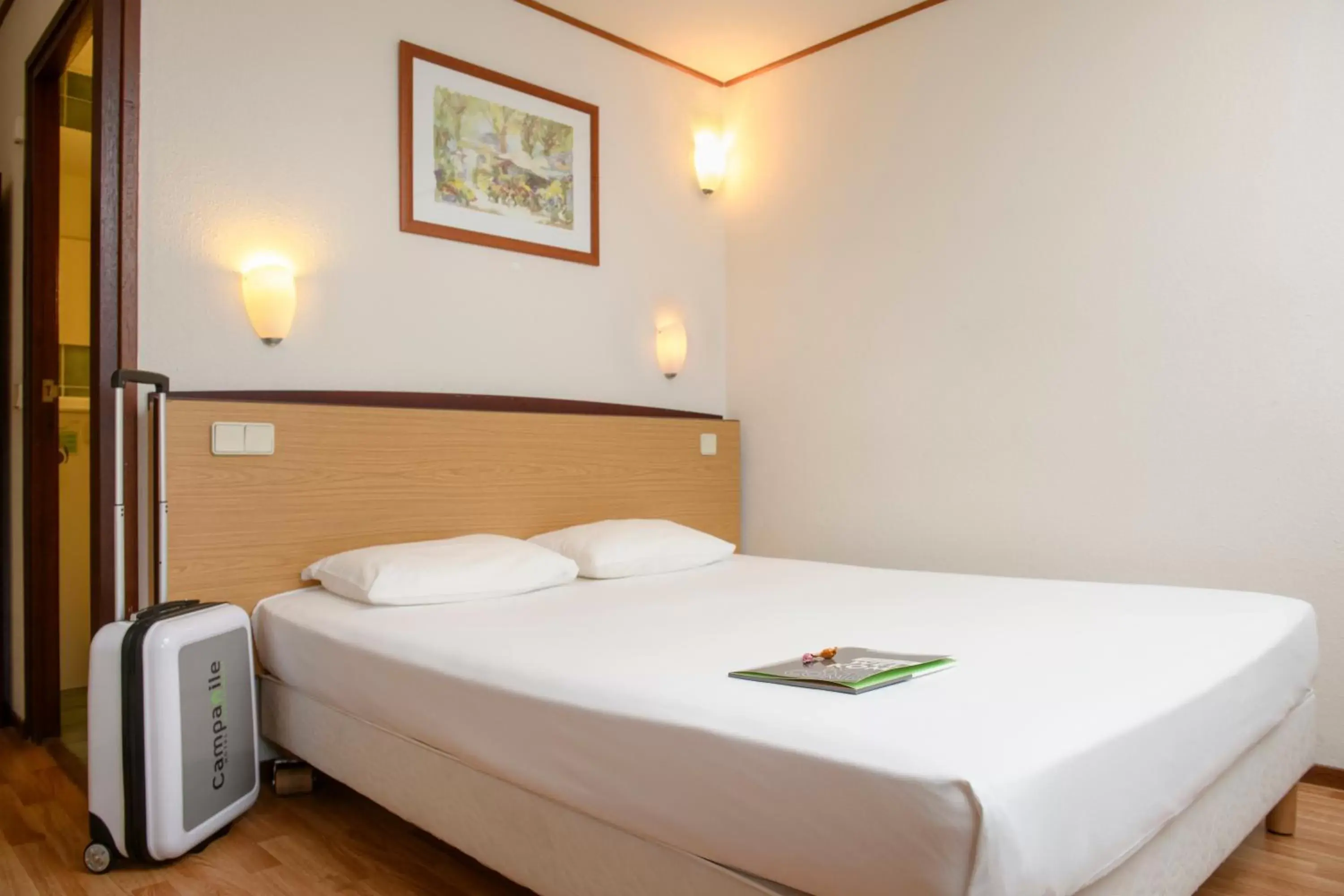Bedroom, Bed in Campanile Hotel & Restaurant Vlaardingen