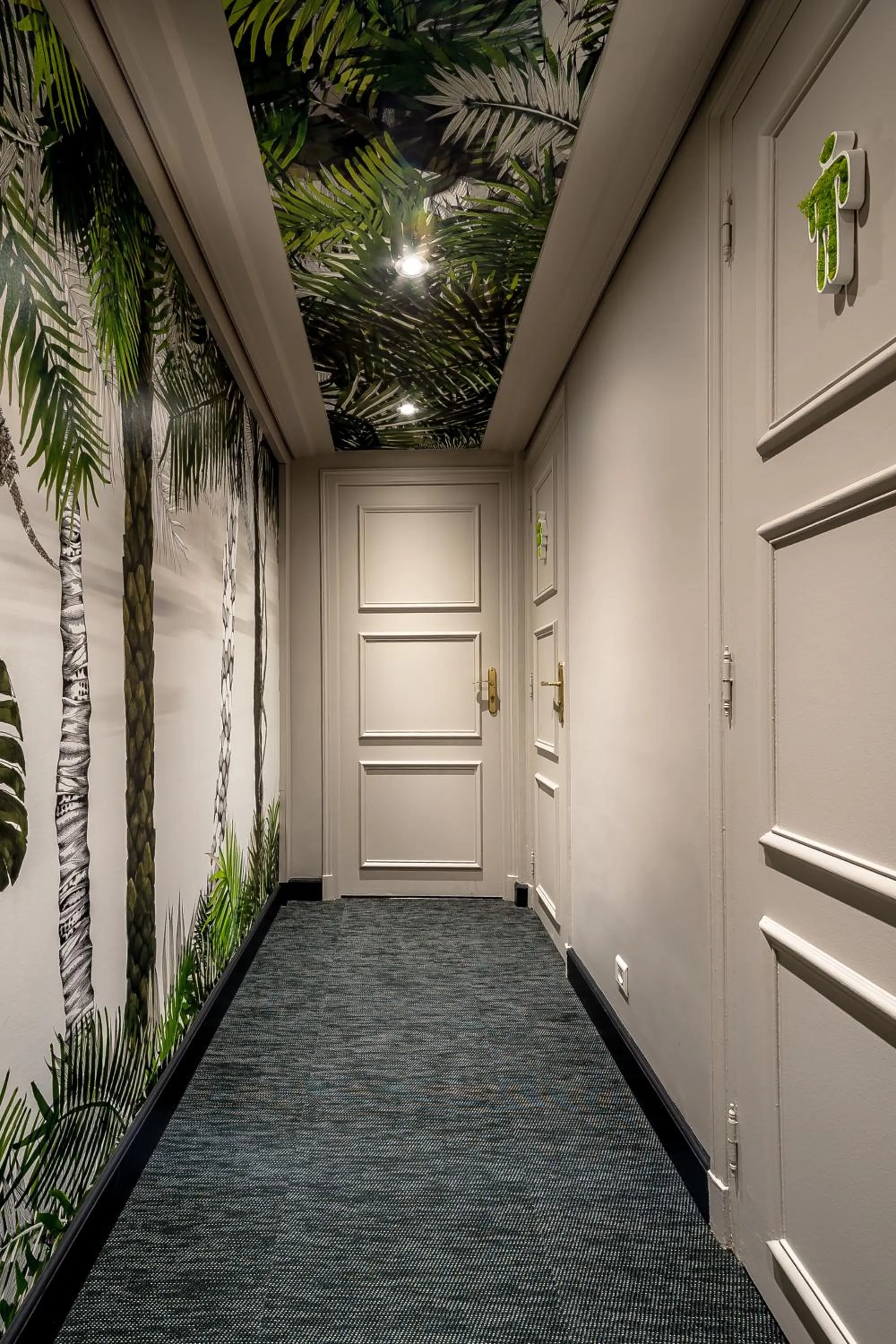 Restaurant/places to eat in Hôtel Jardin Le Bréa