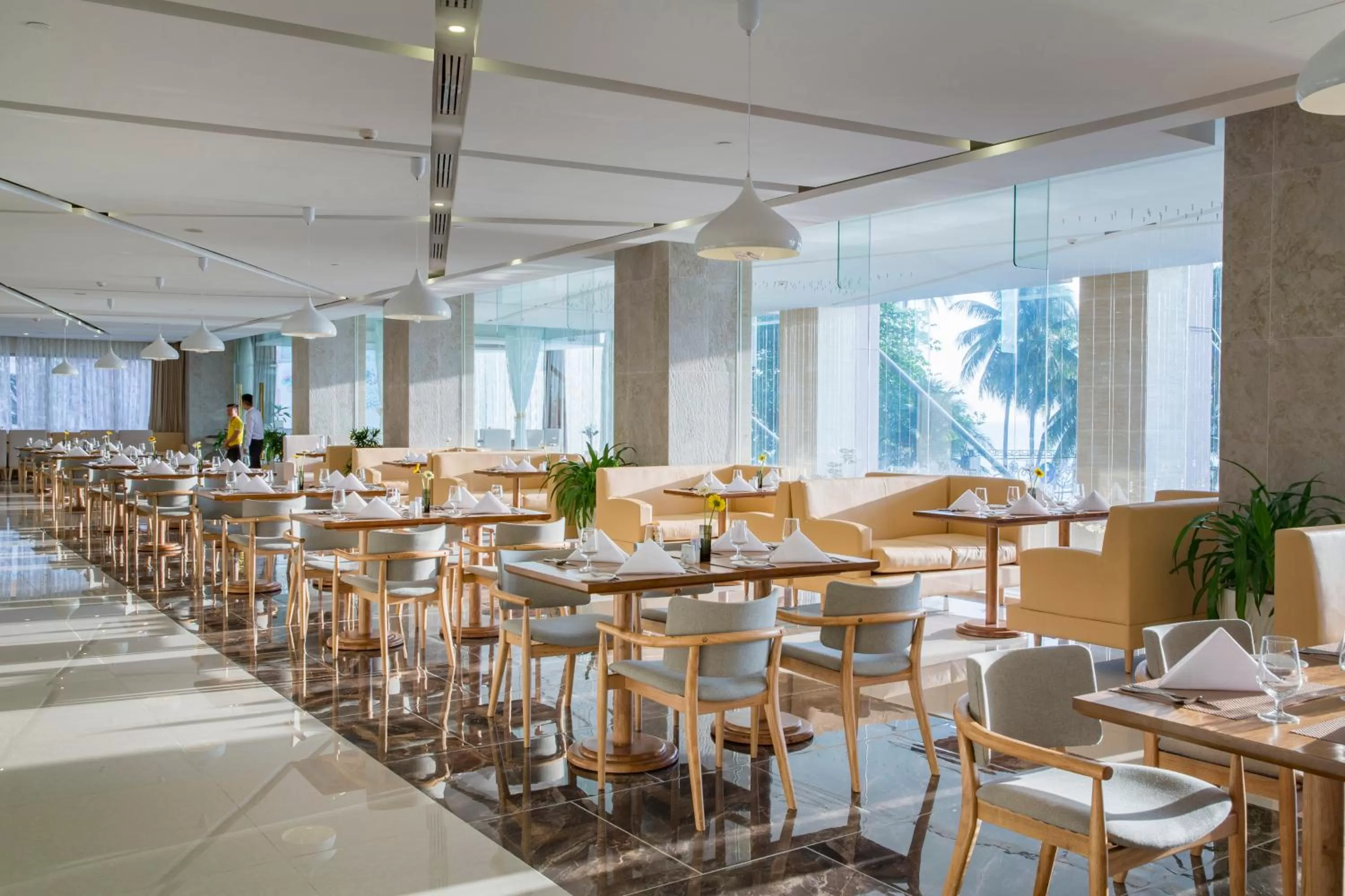 Restaurant/places to eat in Diamond Bay Hotel