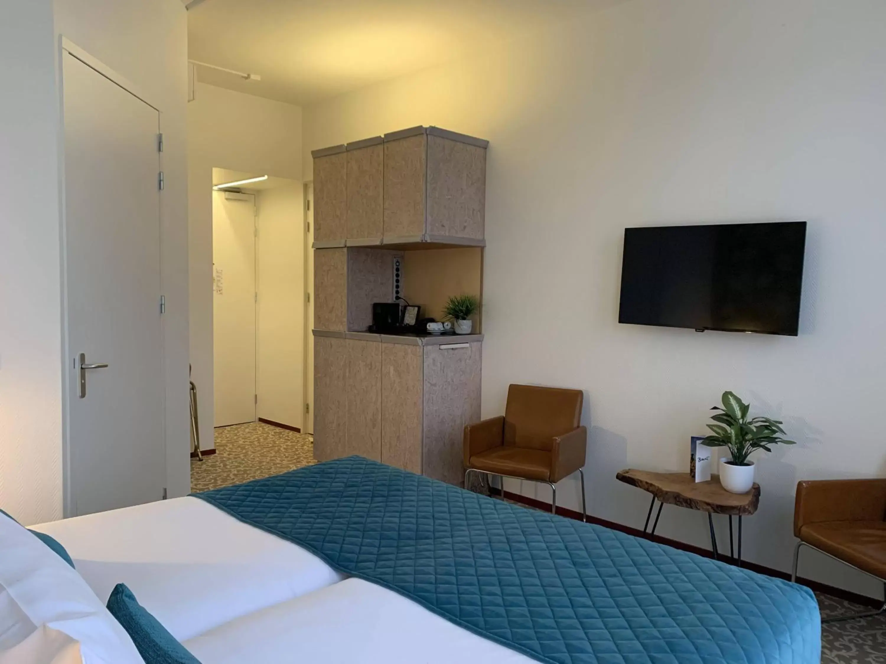 Bed, TV/Entertainment Center in Hotel Fita