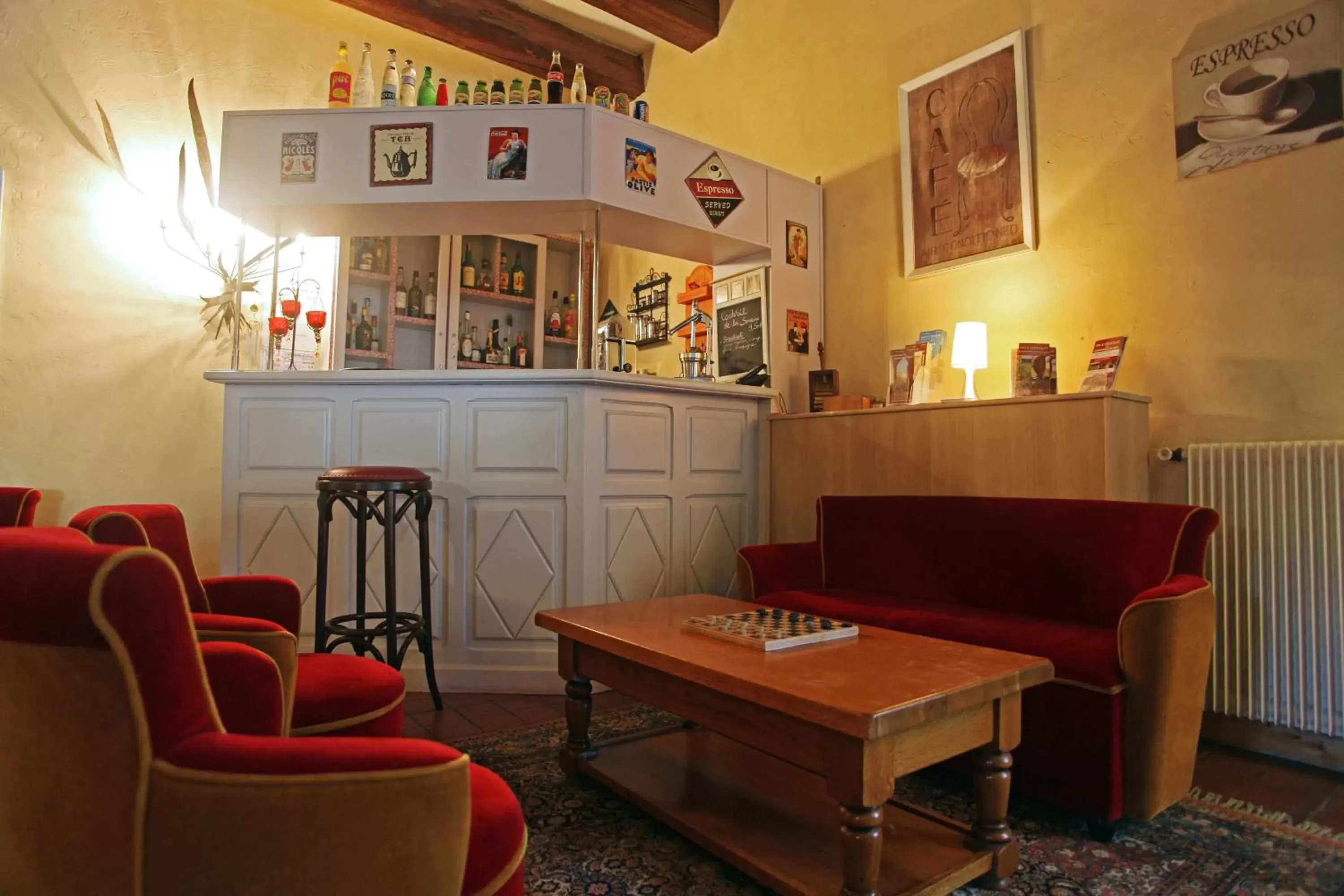 Seating area, Lounge/Bar in Logis Auberge De Tavel