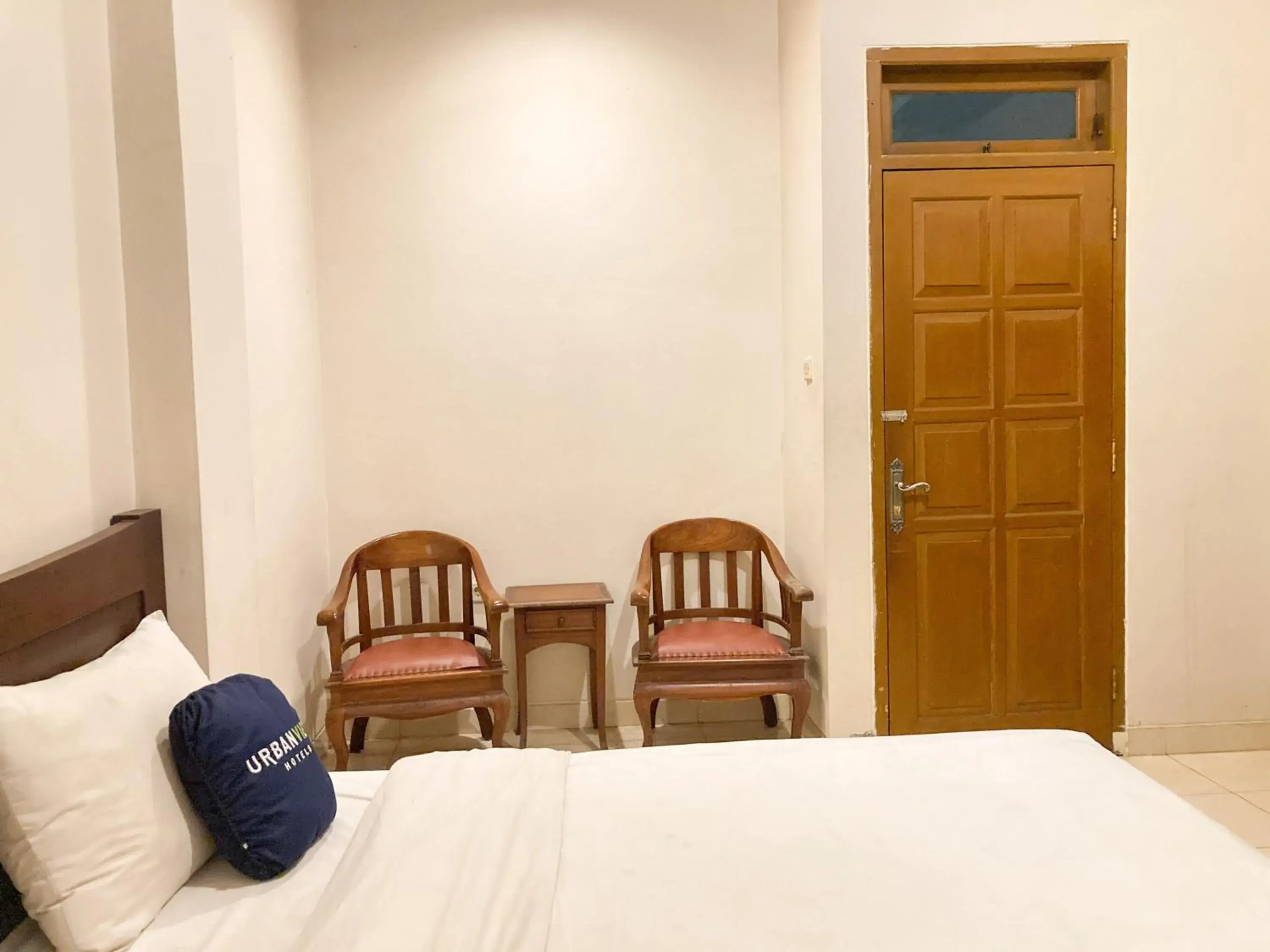 Bed, Seating Area in OYO 902 Hotel Pondok Anggun