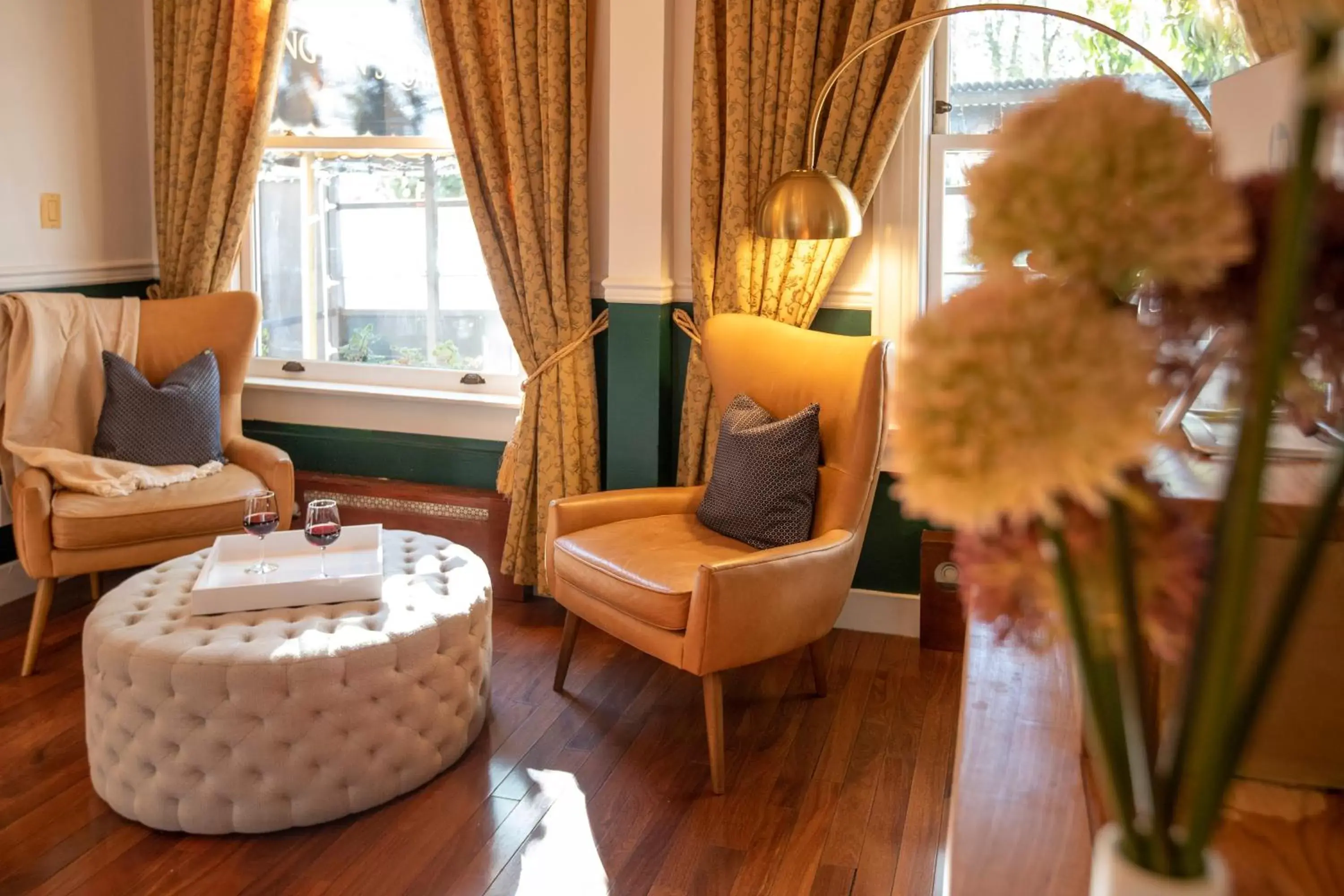 Living room in Washington Square Inn Living room in Washington Square Inn