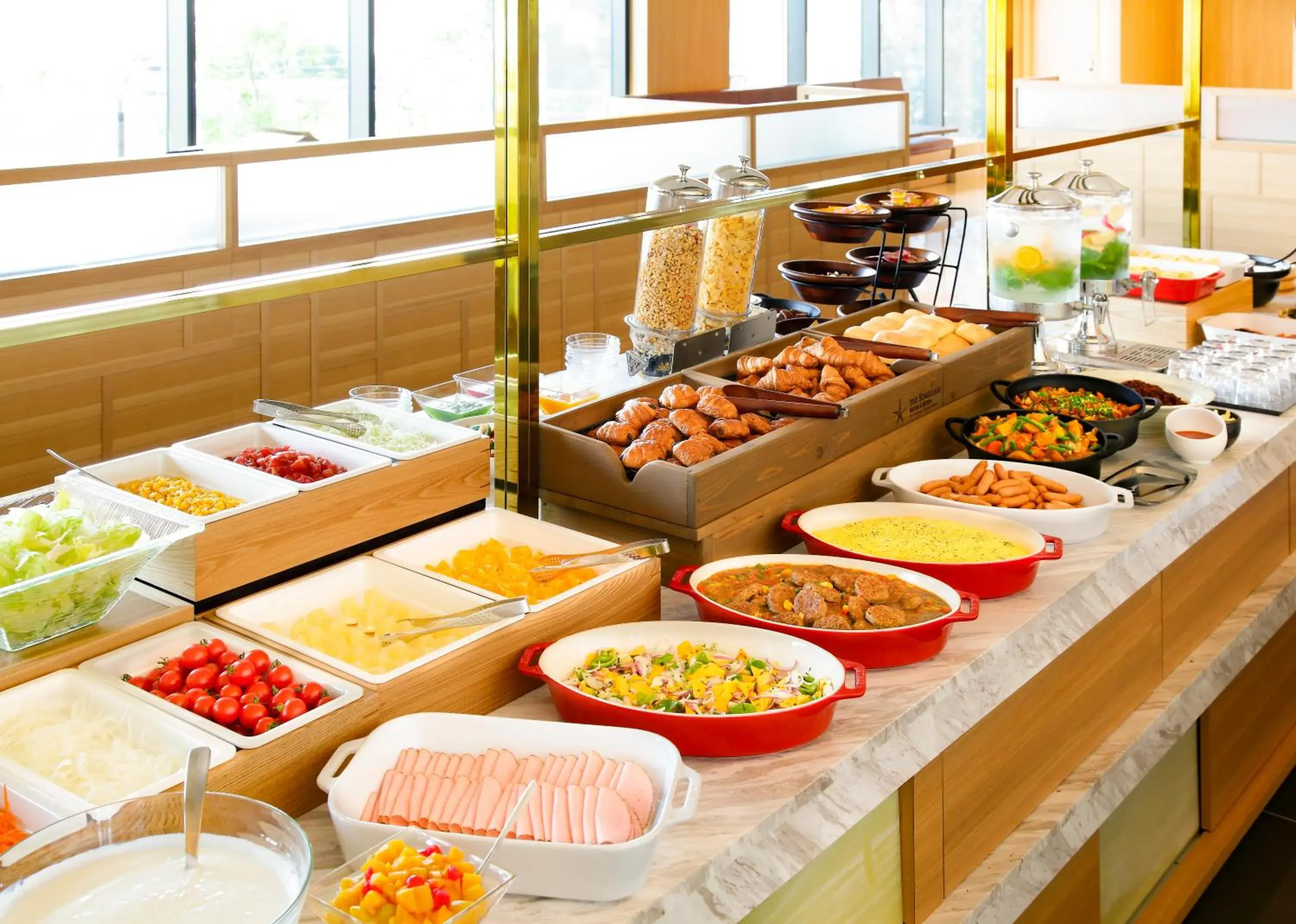 Buffet breakfast in The Singulari Hotel & Skyspa at Universal Studios Japan