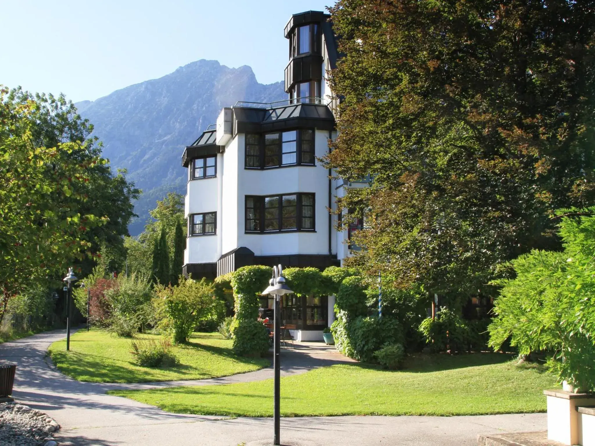 Facade/entrance, Property Building in AMBER HOTEL Bavaria