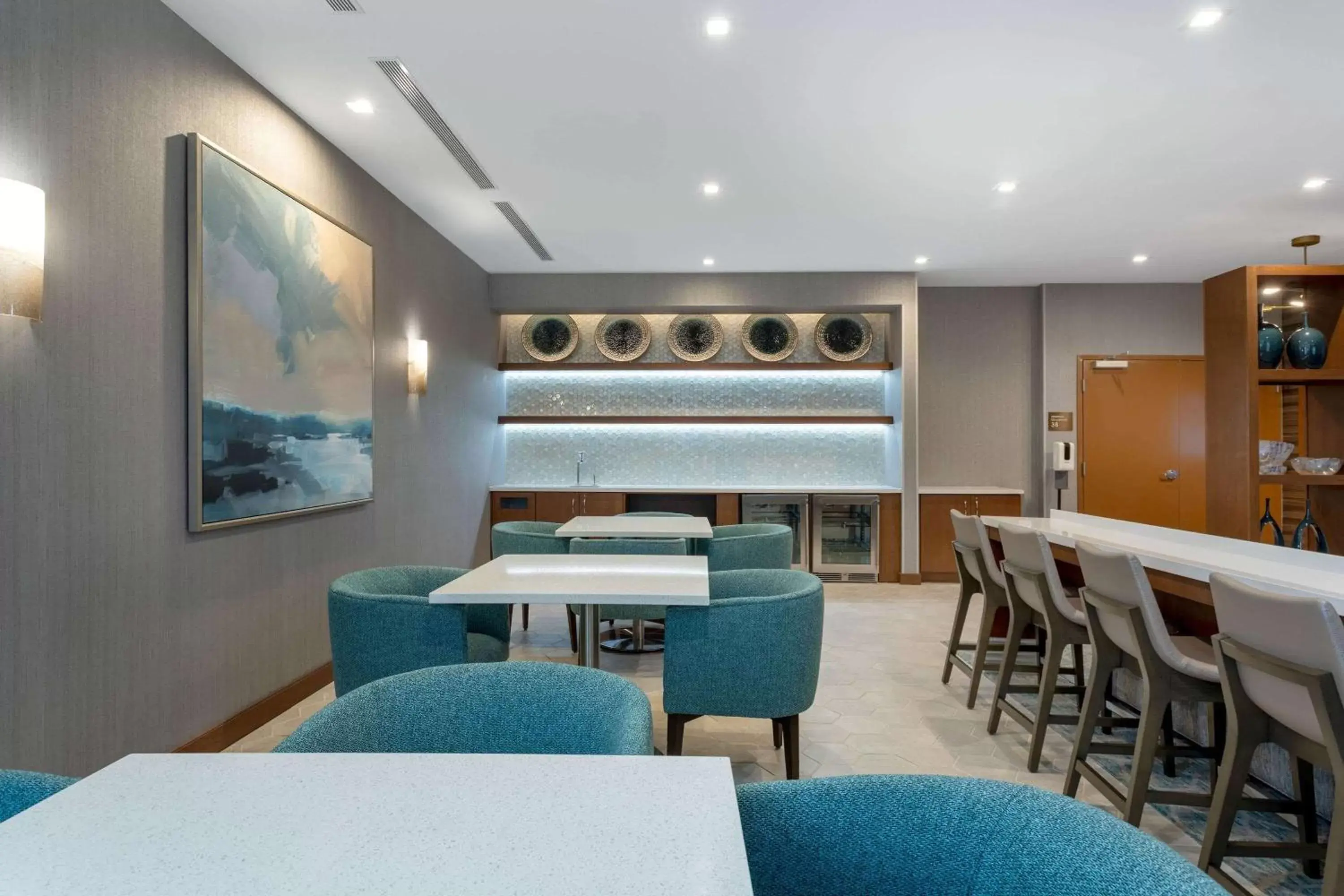Lounge or bar in Wyndham Garden Miami International Airport