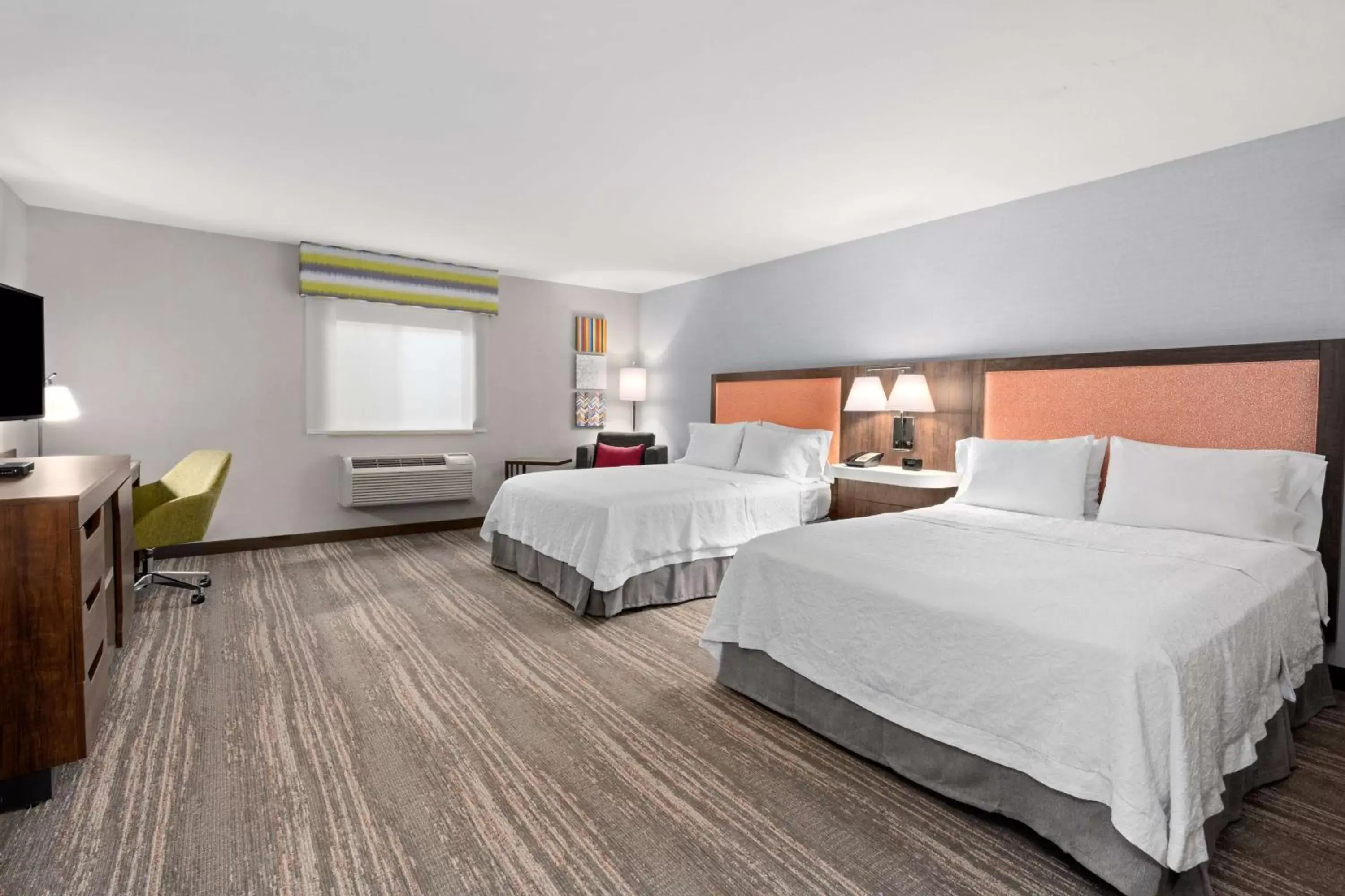 Bed in Hampton Inn & Suites Burlington