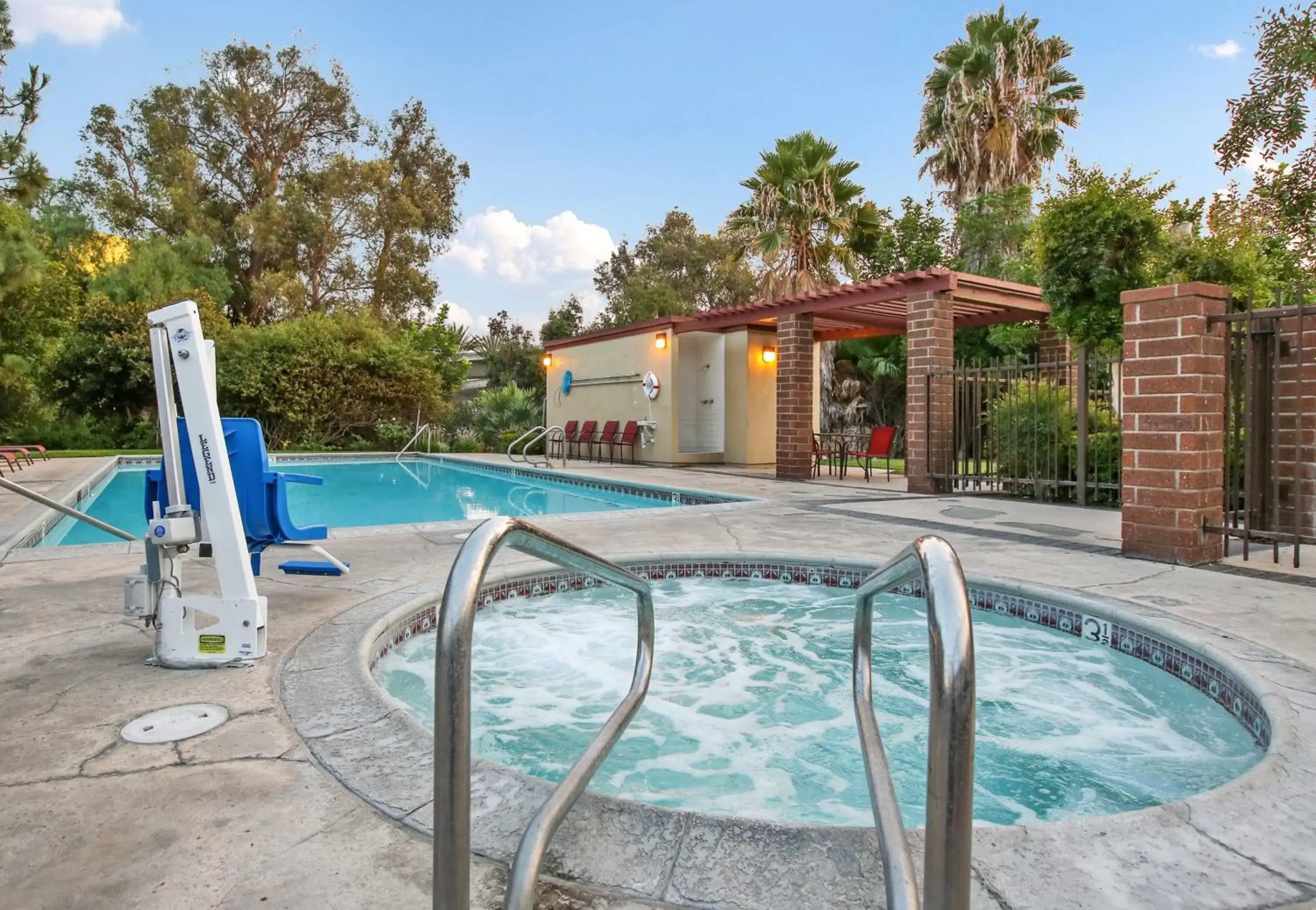 Swimming Pool in Red Roof Inn Santa Ana