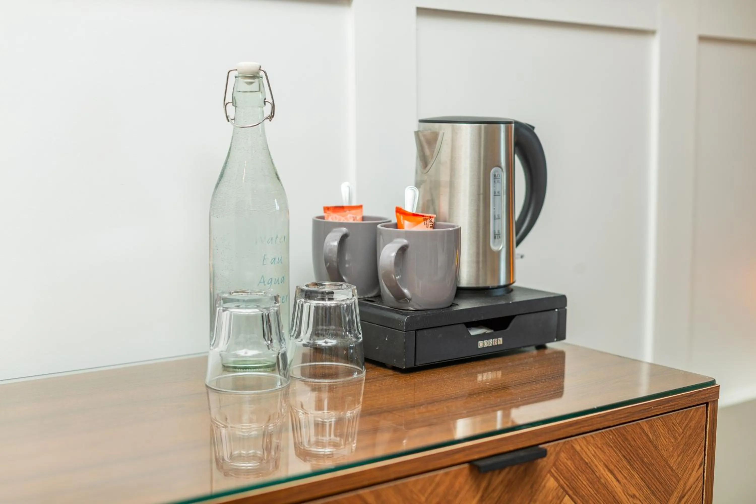 Coffee/tea facilities in Holly Lodge Guest House with FREE off site health club