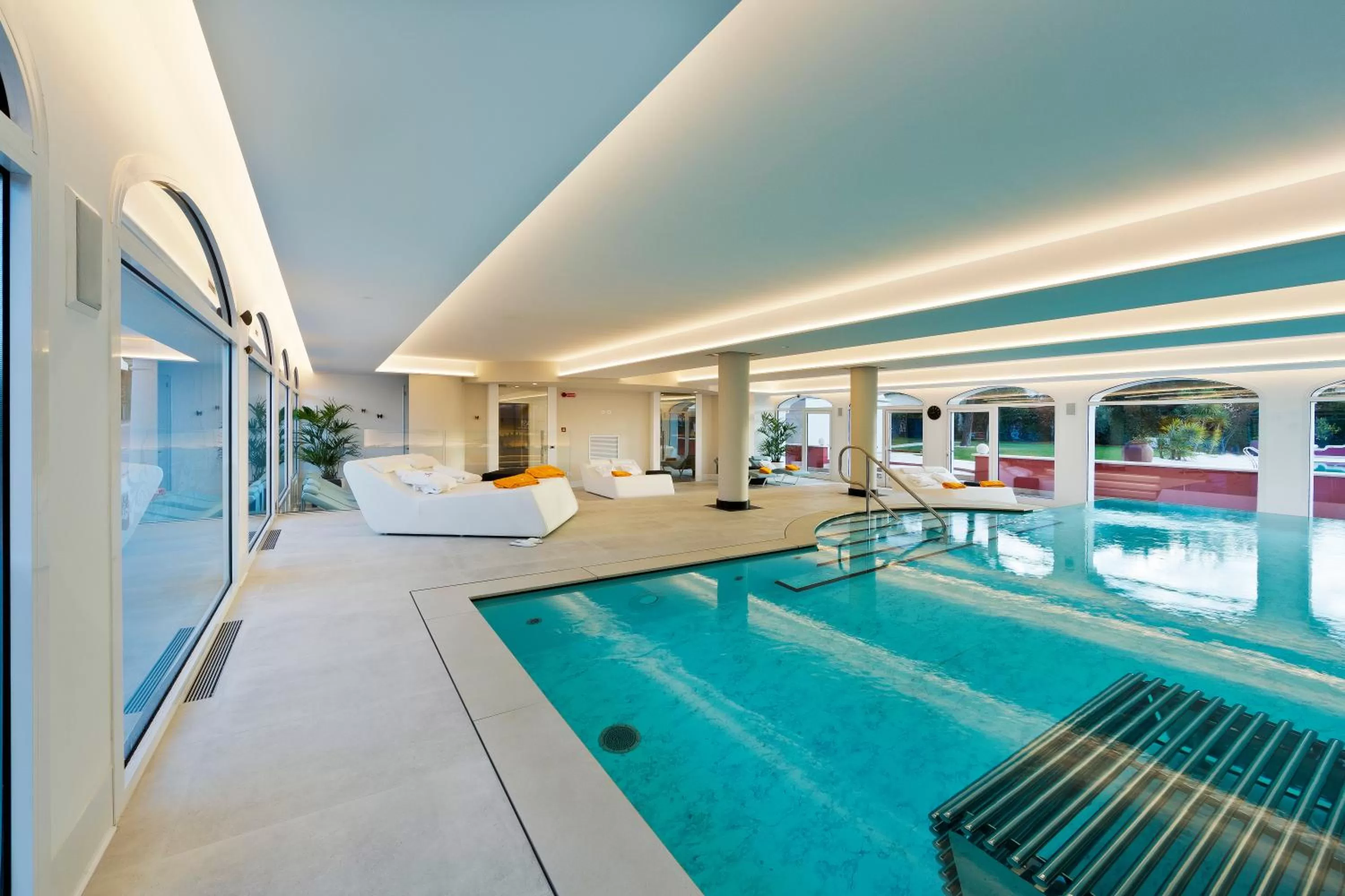 Swimming pool in Vip's Motel Luxury Accommodation & Spa