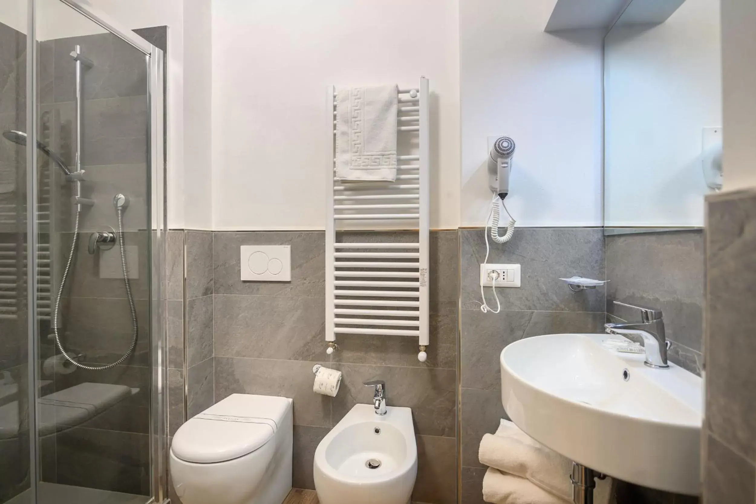 Bathroom in Hotel Anna Siena Nord