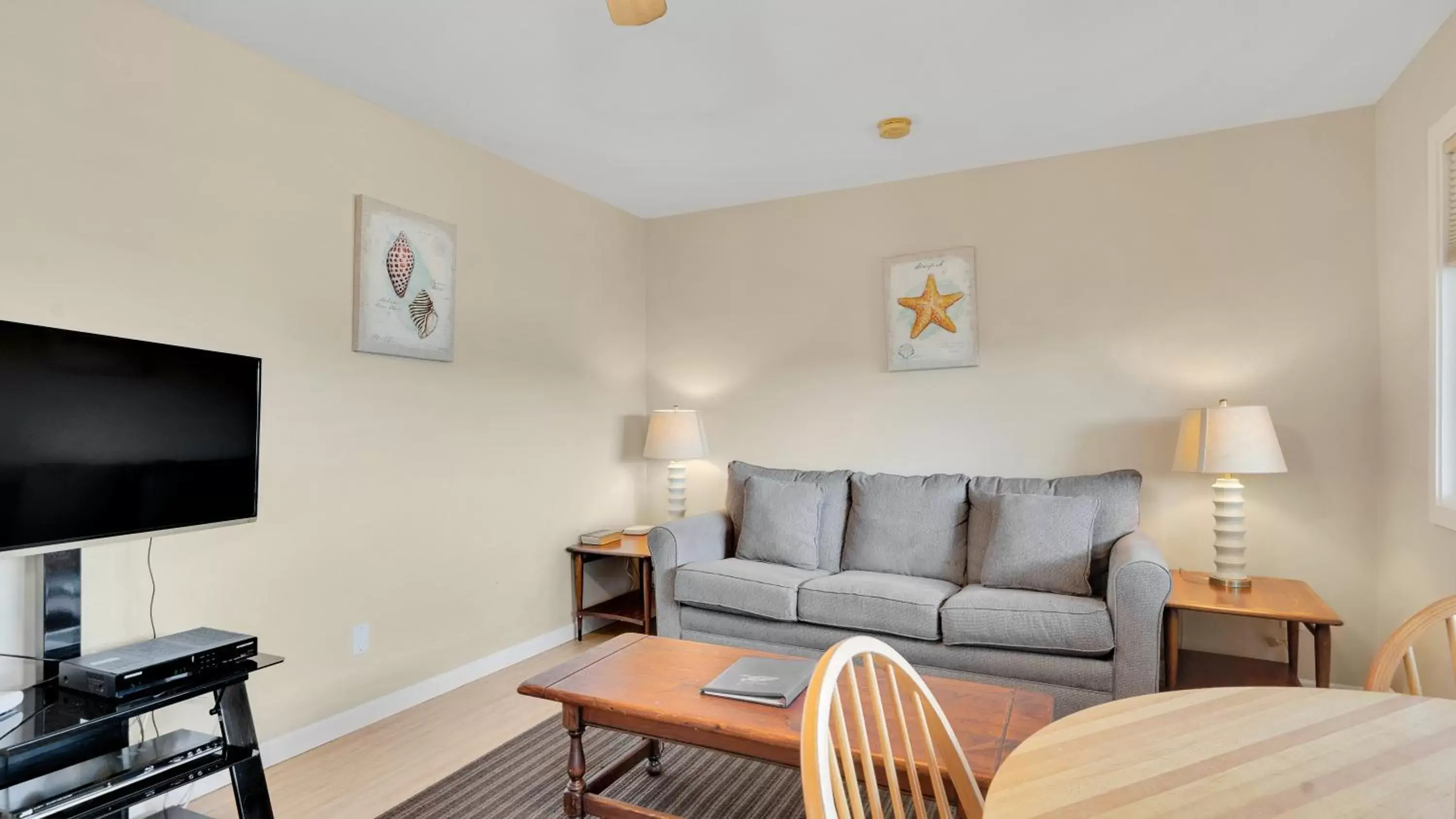 Seating Area in Montauk Oceanside Suites