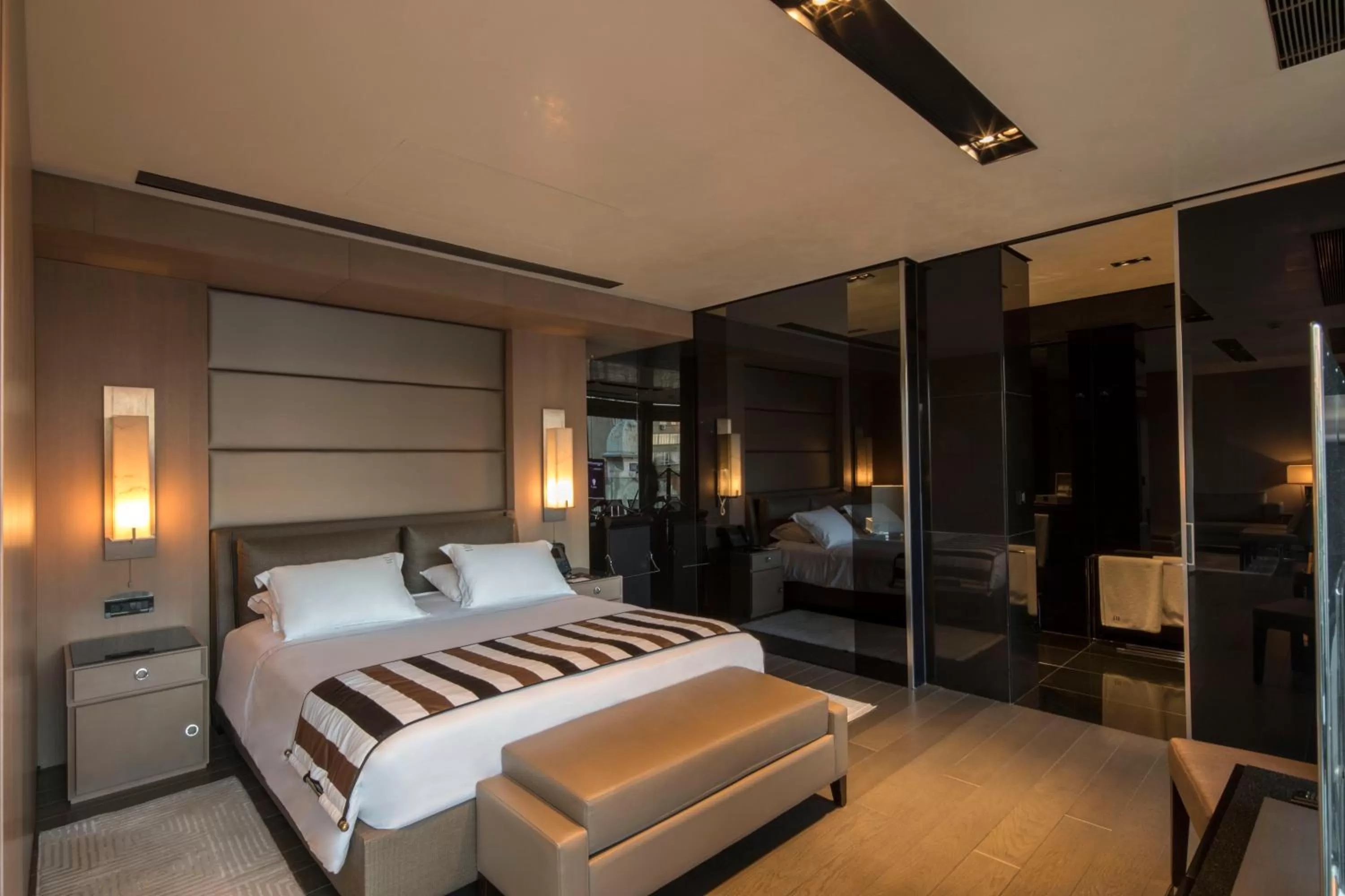 Bedroom, Bed in Key Hotel