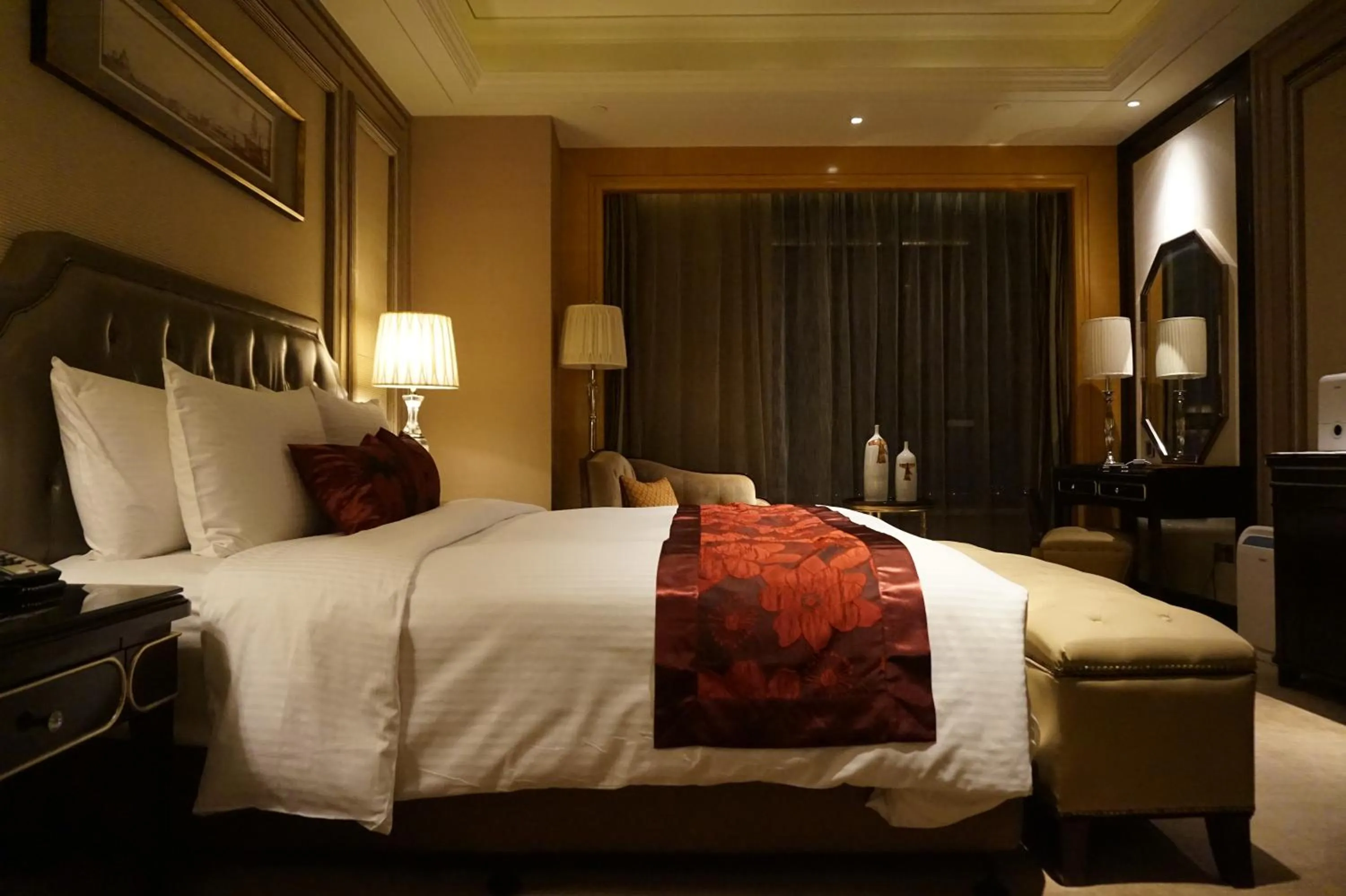 Bed in Wanda Realm Harbin Hotel