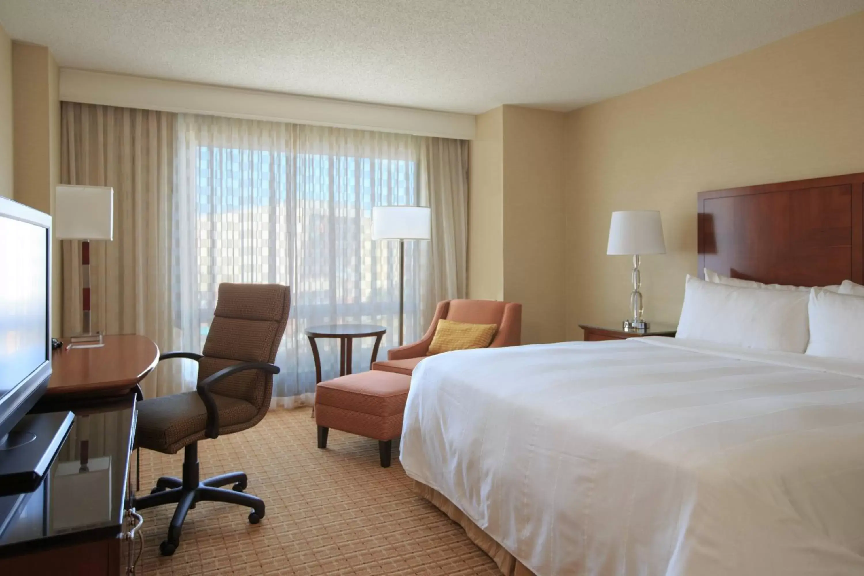 King Room - Concierge Level in Gaithersburg Marriott Washingtonian Center King Room - Concierge Level in Gaithersburg Marriott Washingtonian Center