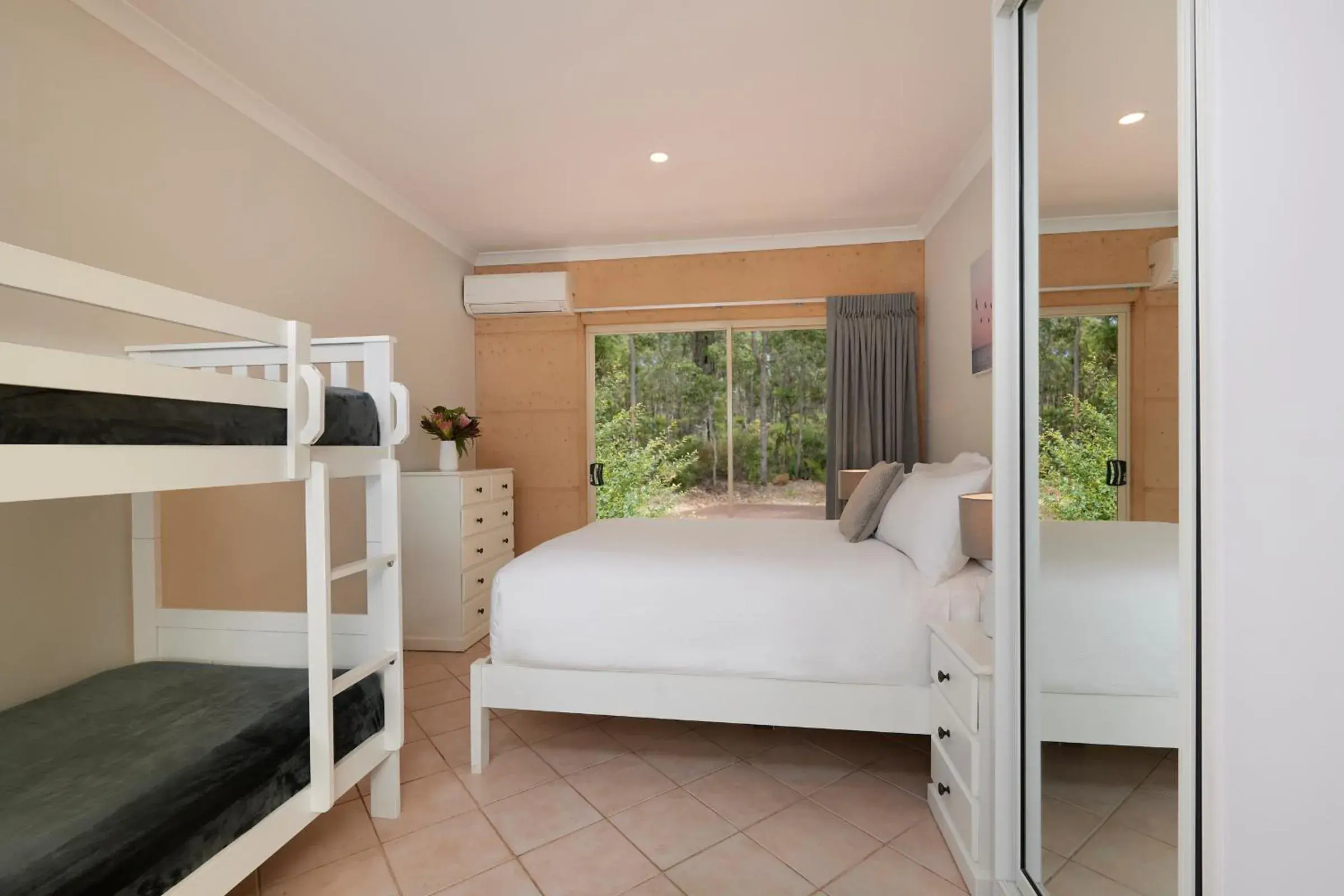 Bedroom, Bunk Bed in Eight Willows Retreat