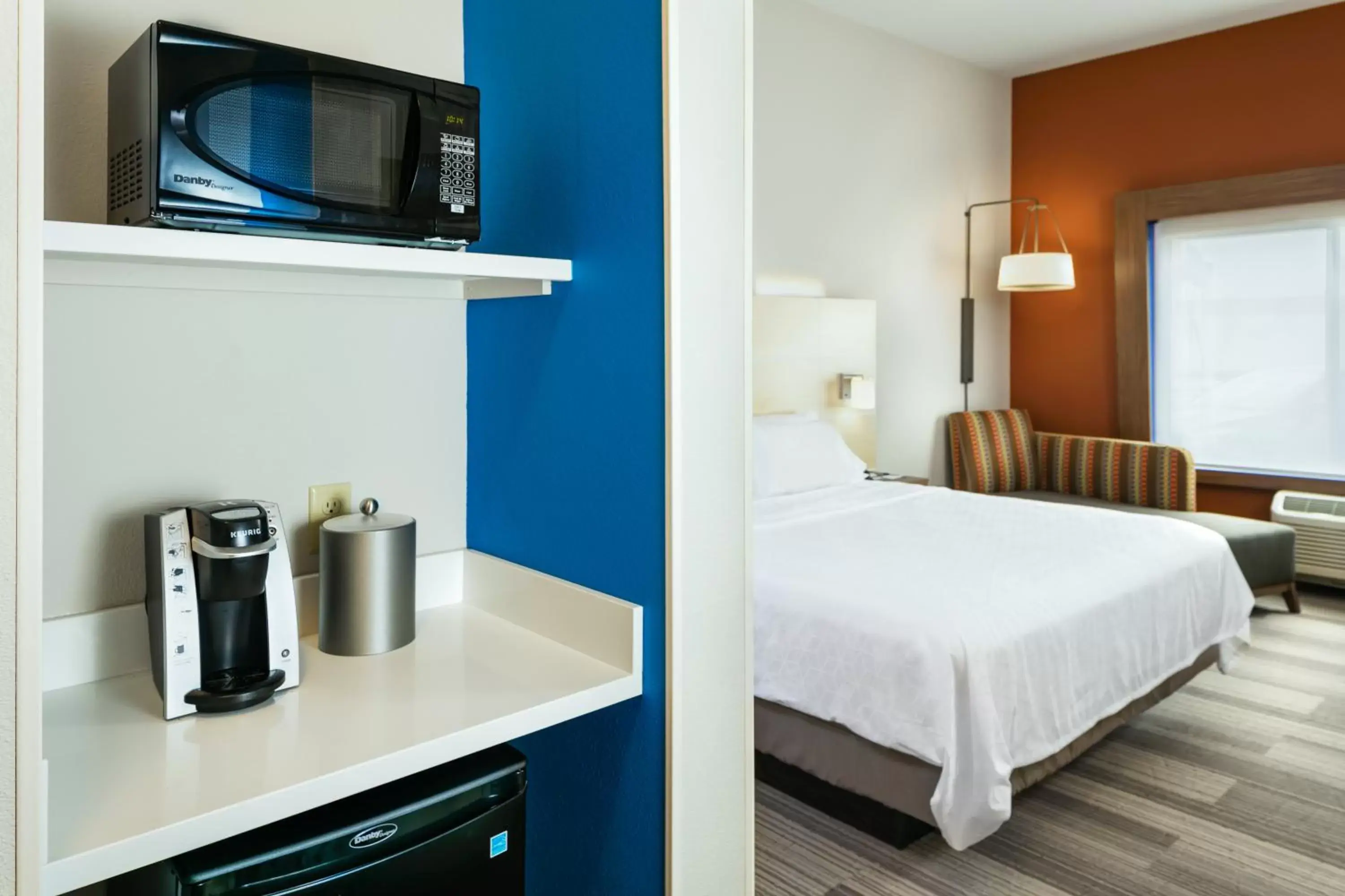 Bed in Holiday Inn Express & Suites - Medford, an IHG Hotel