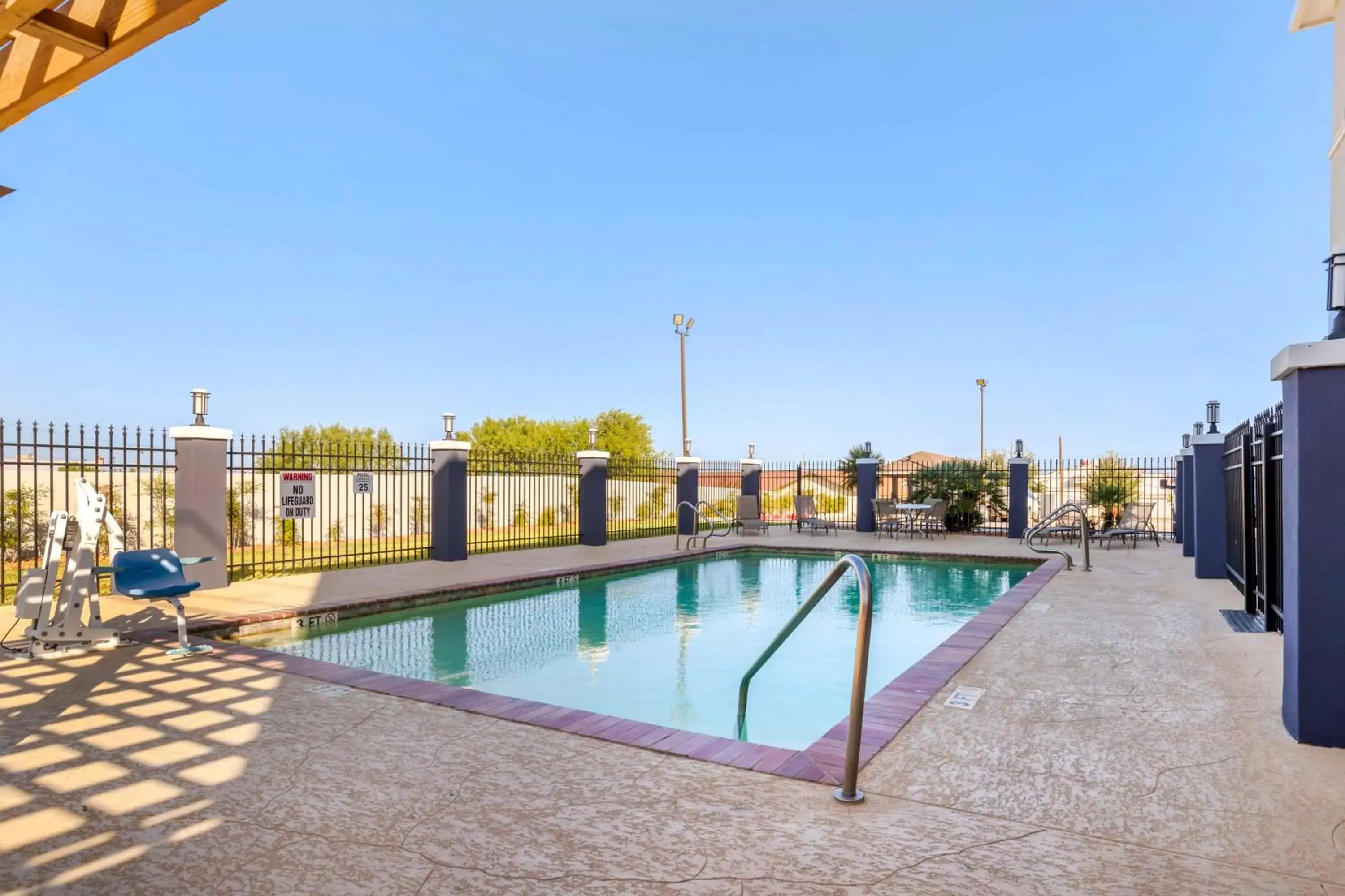 Pool view, Swimming Pool in Best Western Plus Pleasanton Hotel