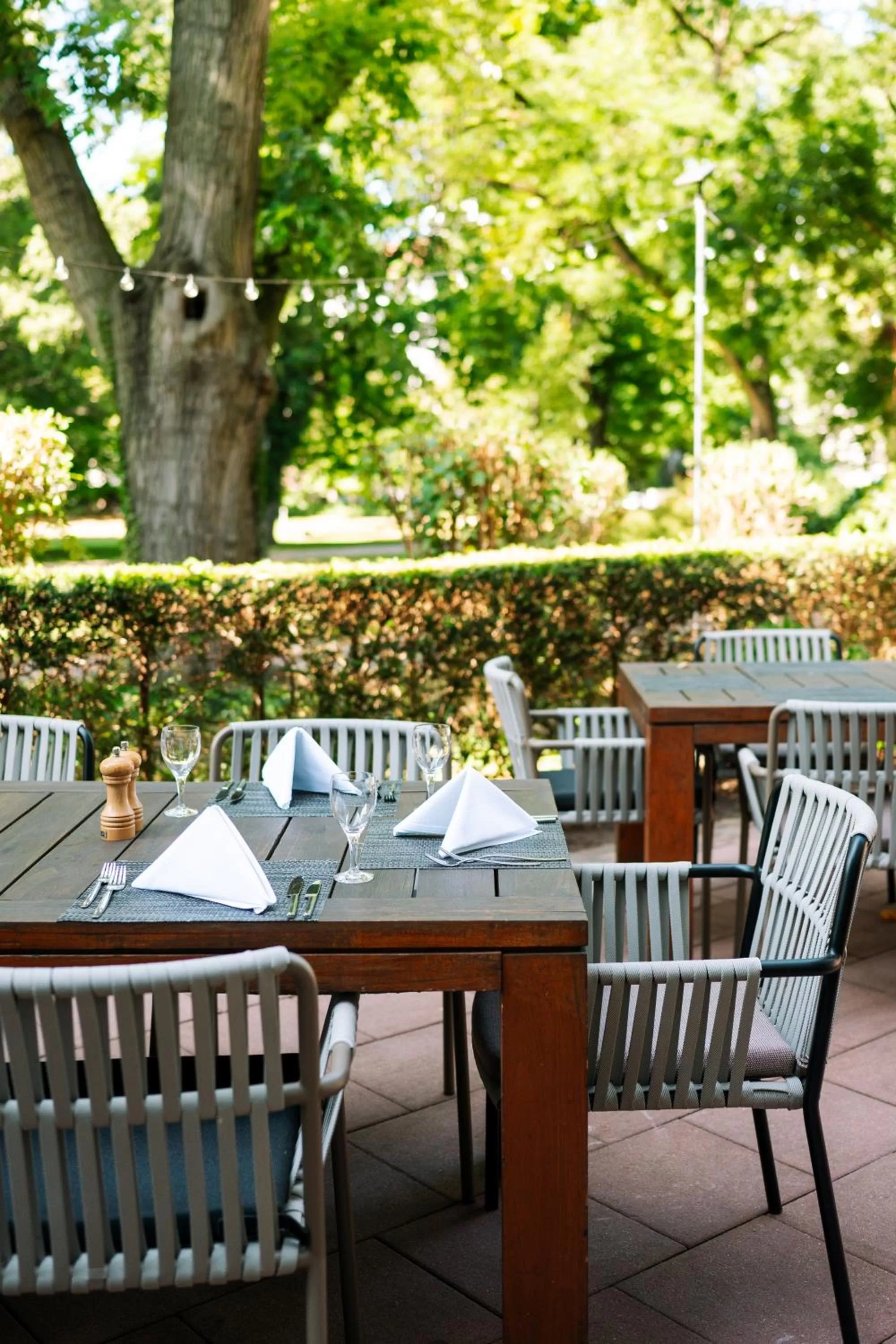 Restaurant/places to eat in Hilton Frankfurt City Centre