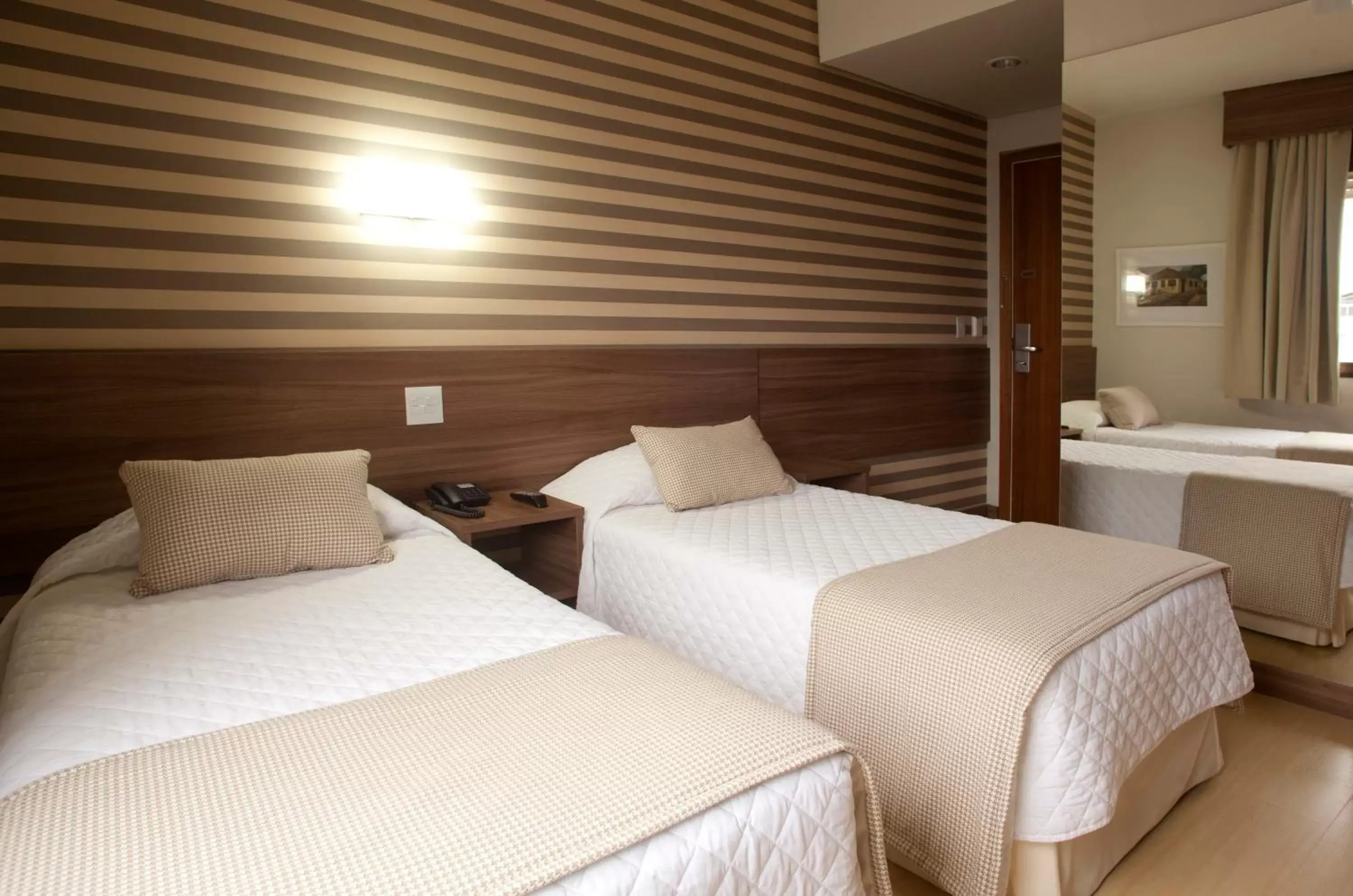 Photo of the whole room, Bed in Hotel Continental Business - 200 metros do Complexo Hospitalar Santa Casa