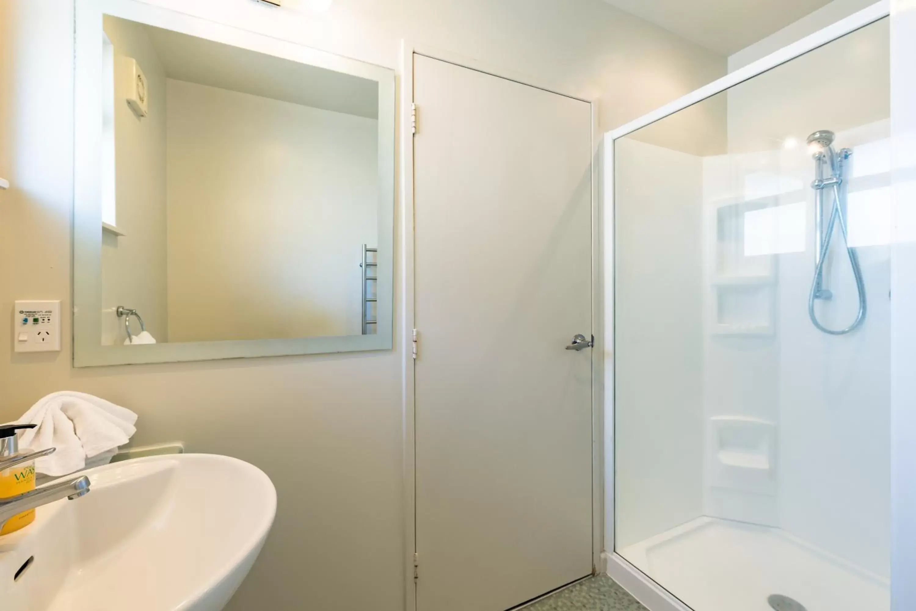 Bathroom in Suncourt Hotel & Conference Centre