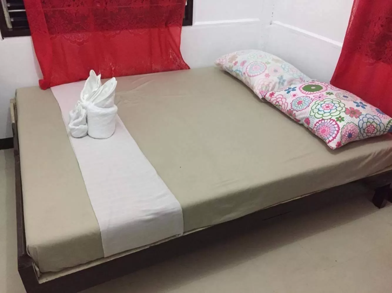 Bedroom, Bed in Gaea's Apartments