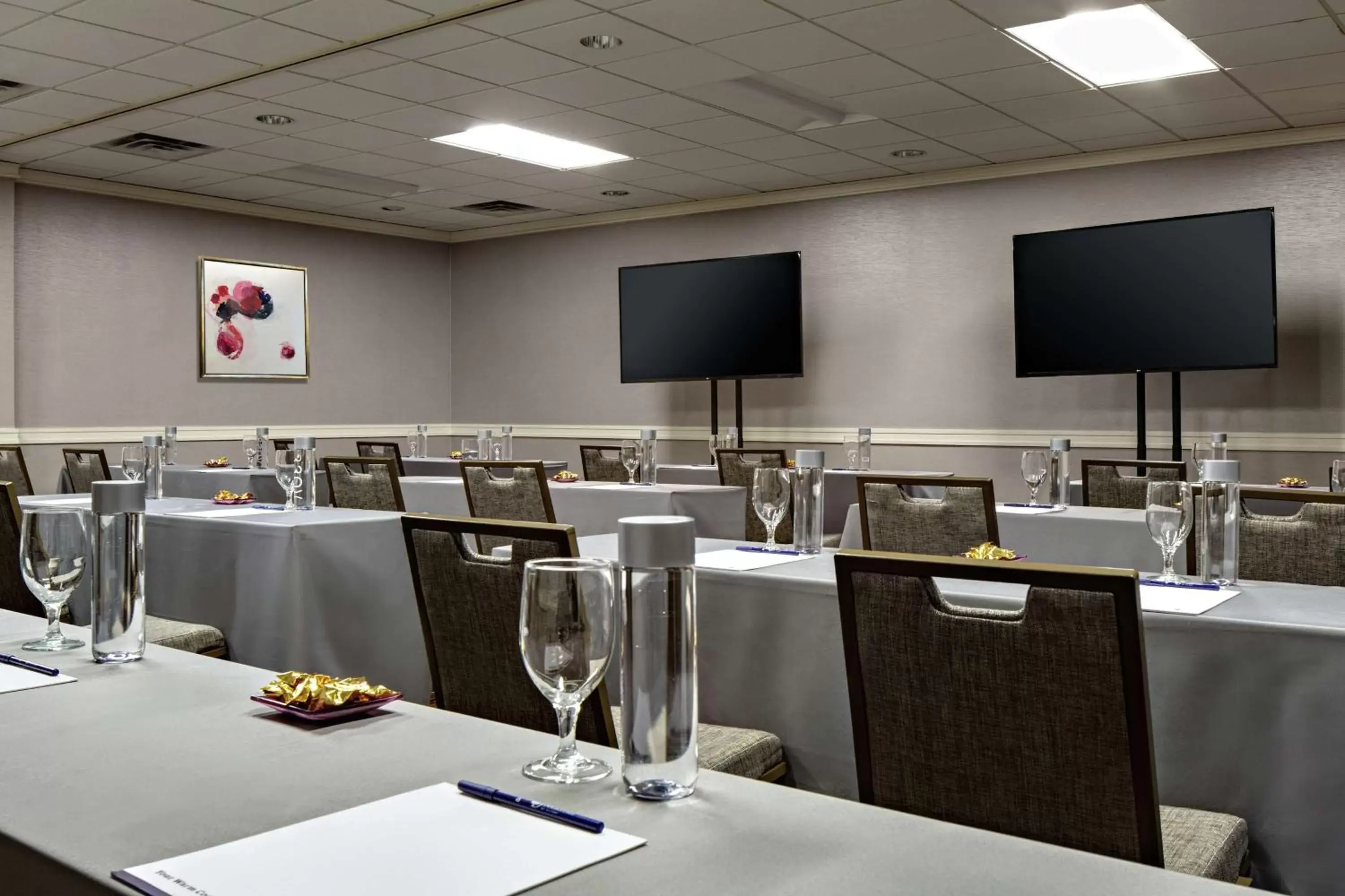 Meeting/conference room in DoubleTree by Hilton Fairfield Hotel & Suites